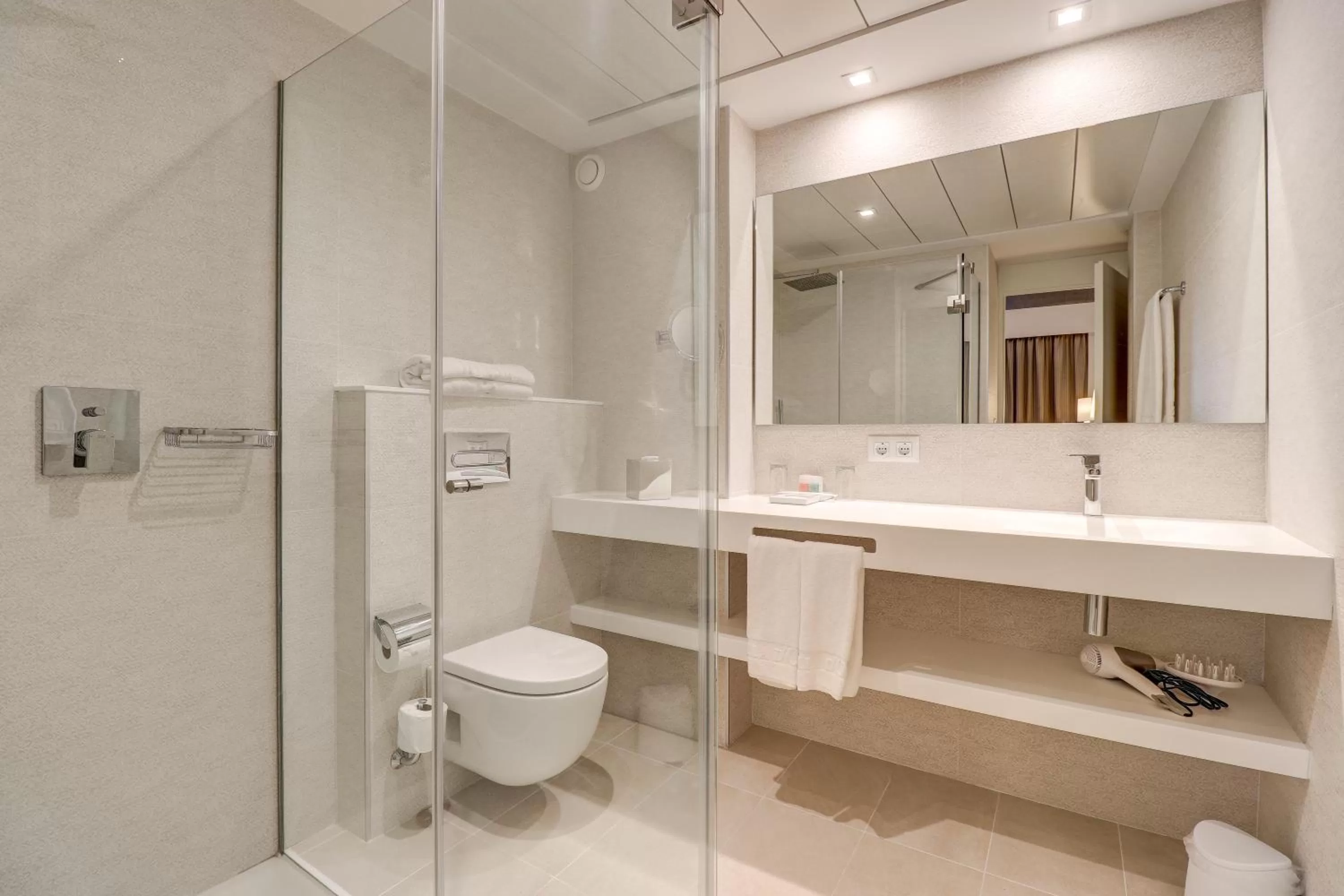 Toilet in Hotel Illa d'Or & Club Apts 4* Sup