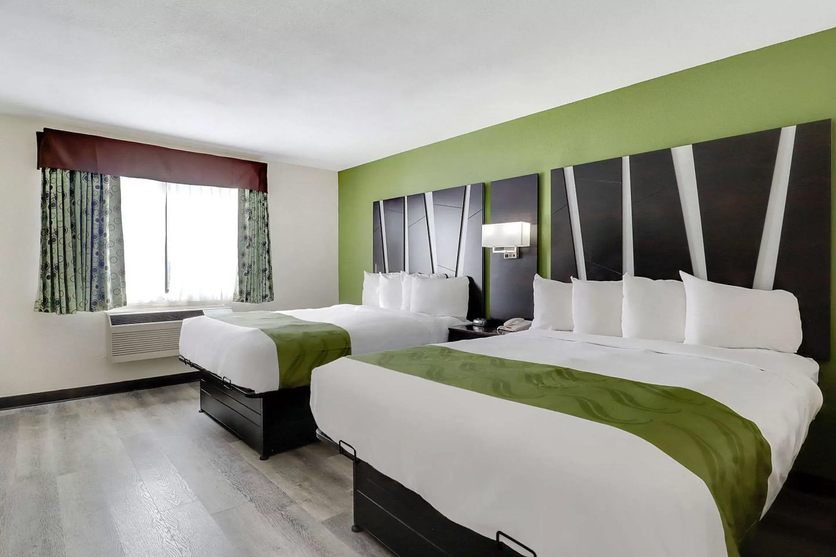 Bedroom, Bed in Quality Suites Albuquerque Airport