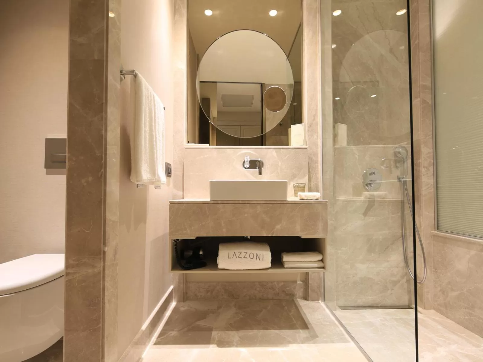 Shower in Lazzoni Hotel