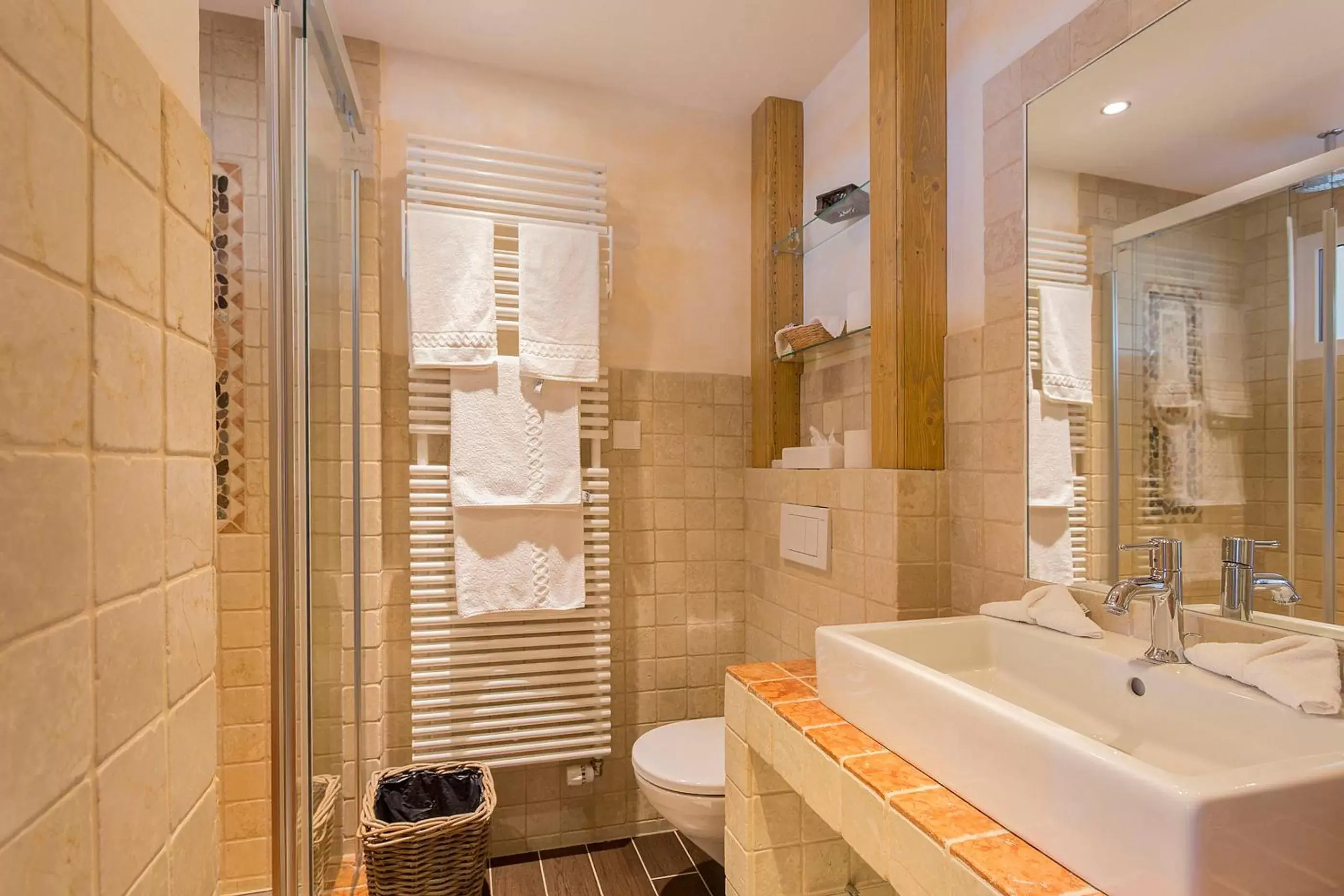 Shower, Bathroom in Hotel Ad'Eldorado