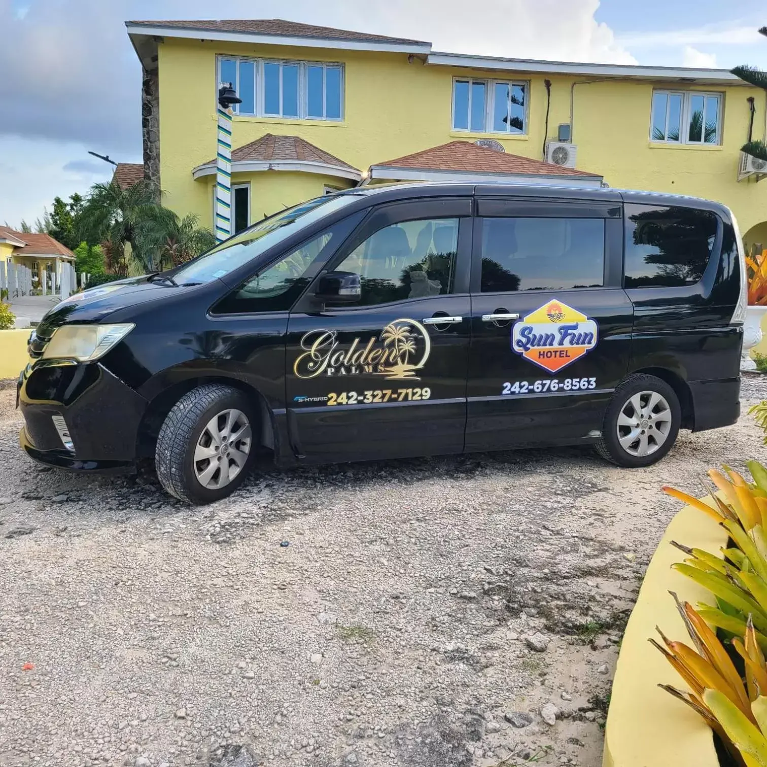 shuttle, Property Building in Golden Palm B & B