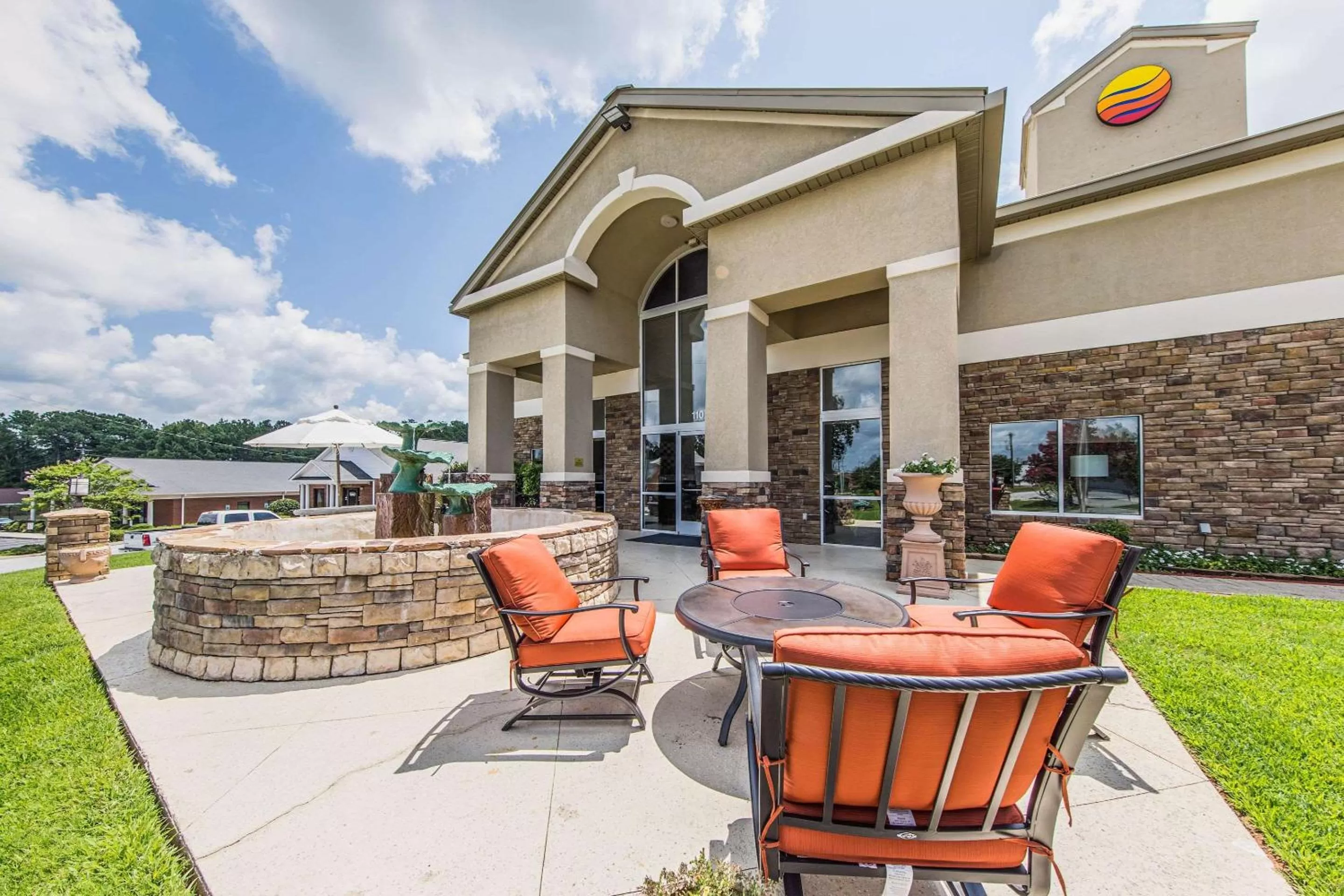 Property building in Comfort Inn & Suites Greenwood near University