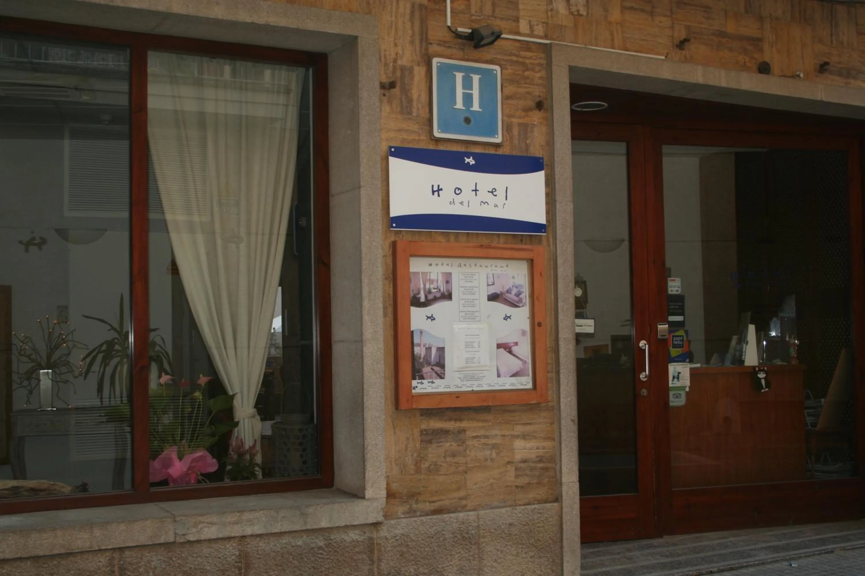 Facade/entrance in Hotel del Mar