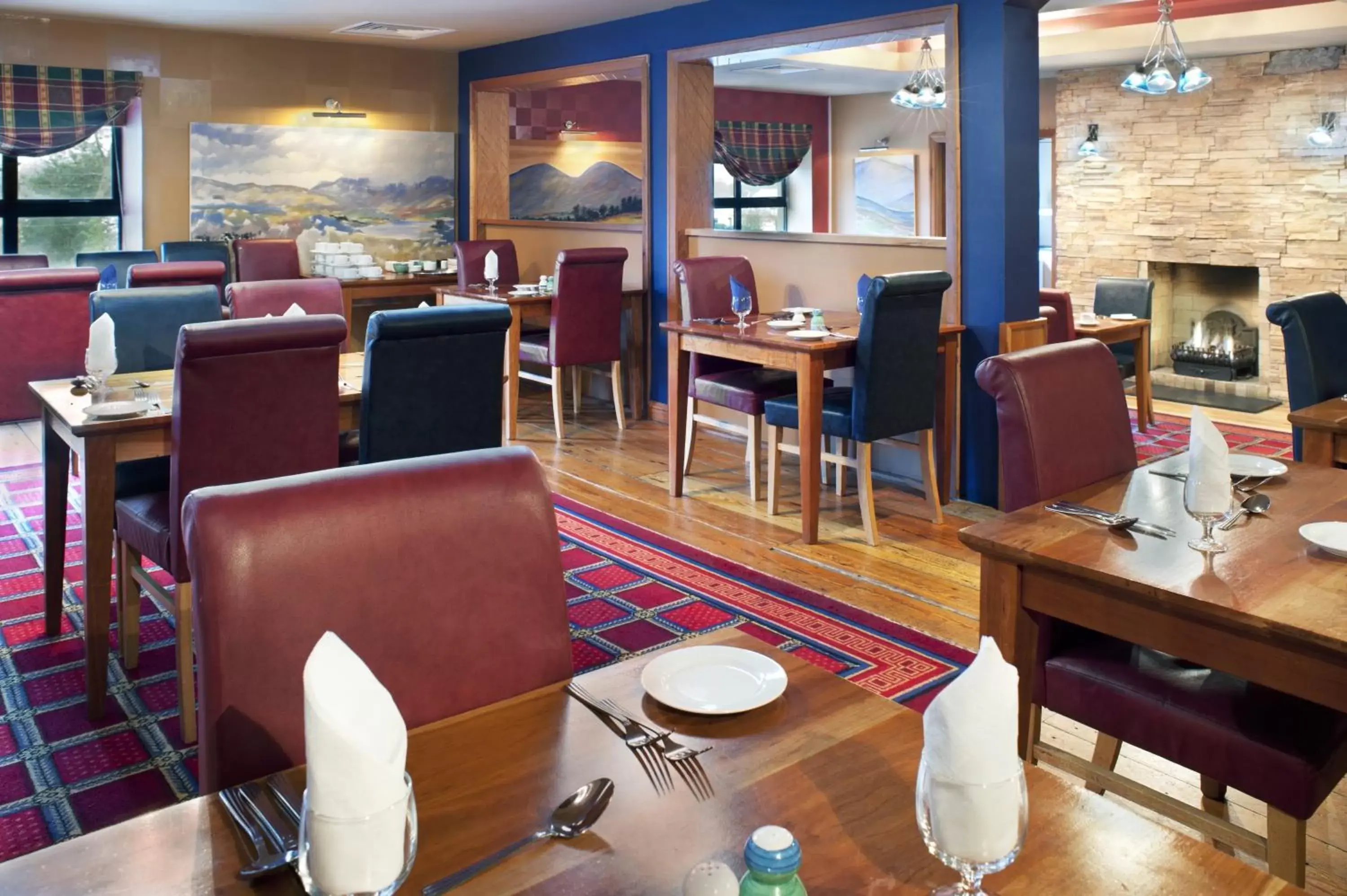 Restaurant/Places to Eat in The Parkavon Hotel