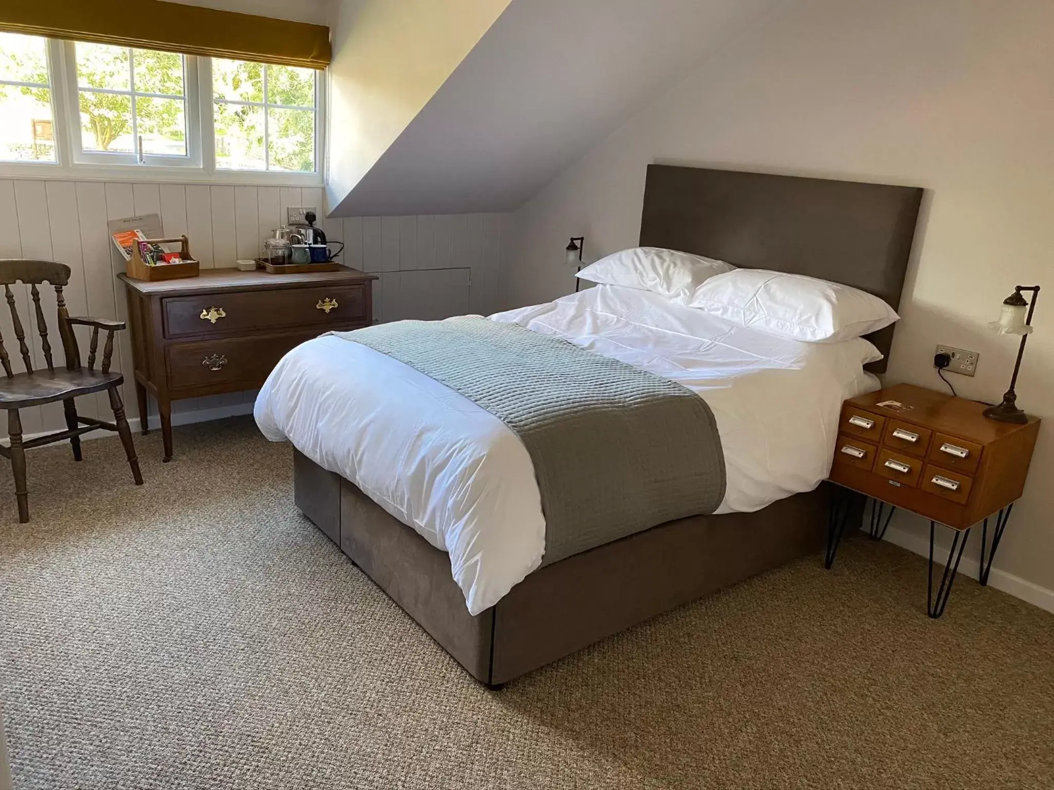 Bedroom, Bed in Black Lion Inn