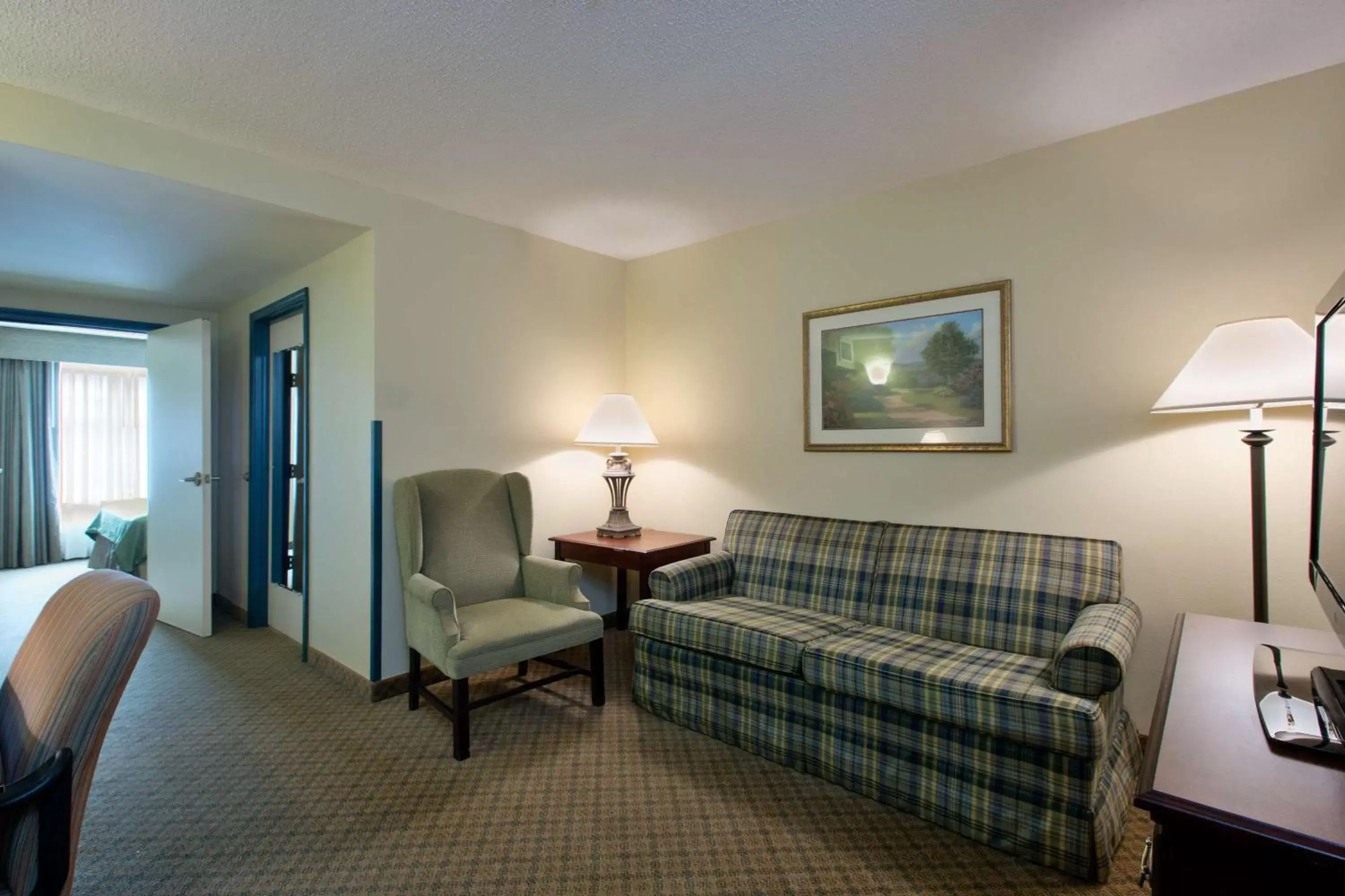 Photo of the whole room, Seating Area in Country Inn & Suites by Radisson, Newport News South, VA