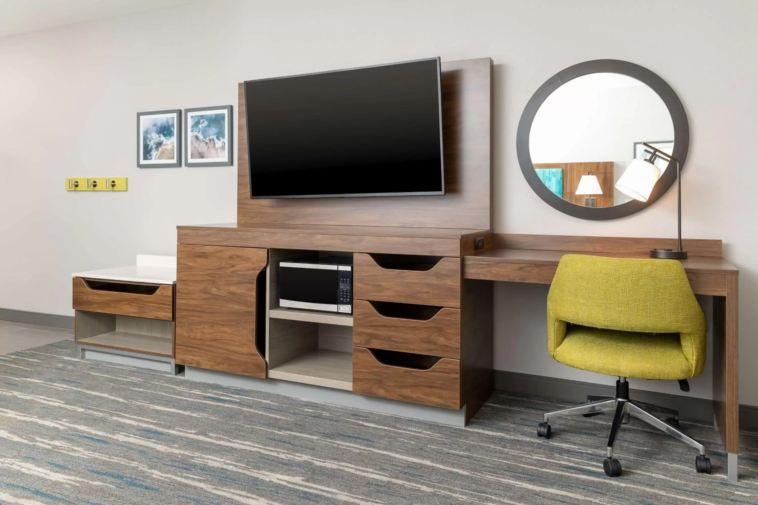 King Room with Microwave and Fridge in Hampton Inn & Suites Santa Rosa Sonoma Wine Country King Room with Microwave and Fridge in Hampton Inn & Suites Santa Rosa Sonoma Wine Country