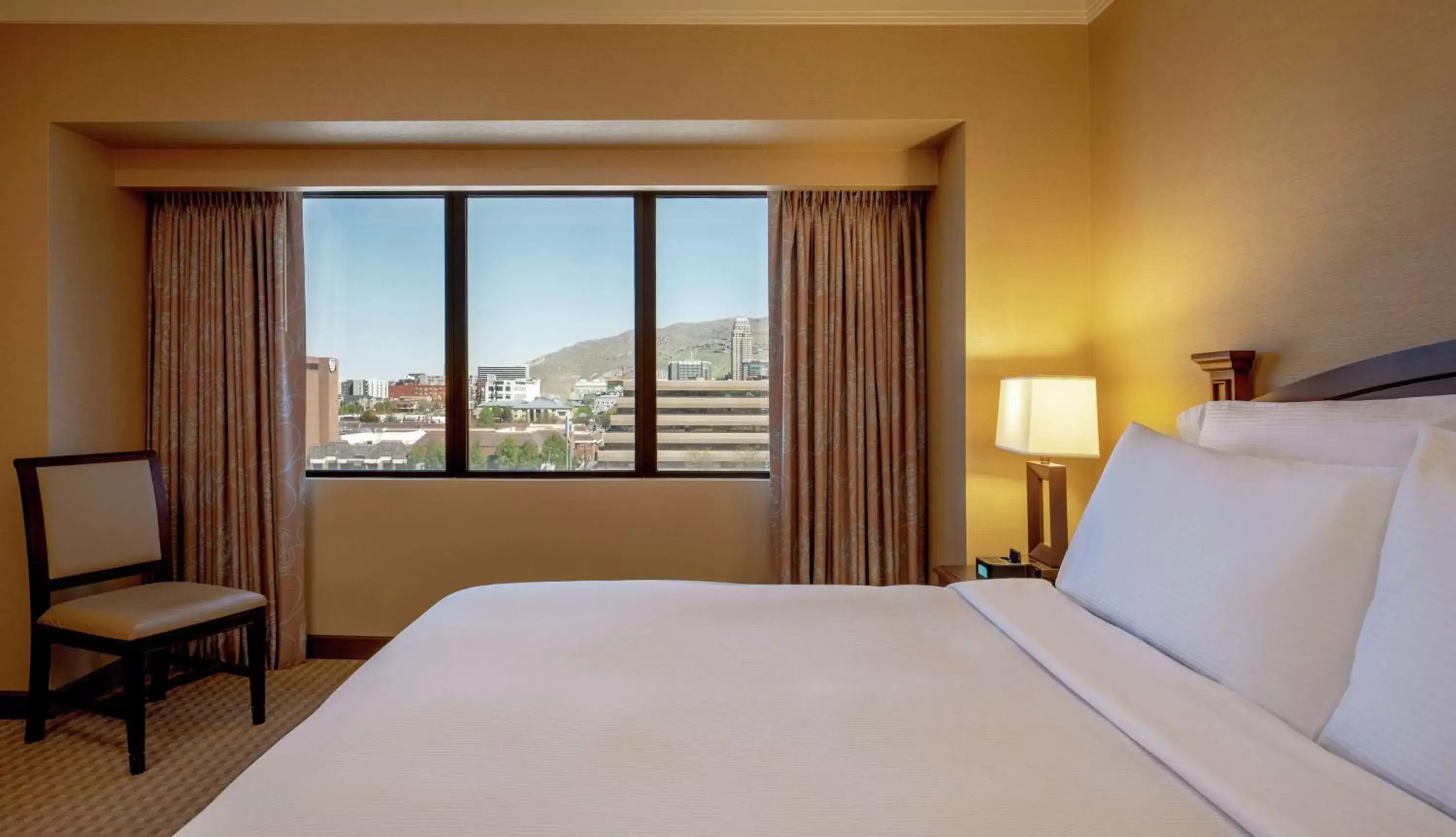 Bed in Doubletree Suites by Hilton Salt Lake City