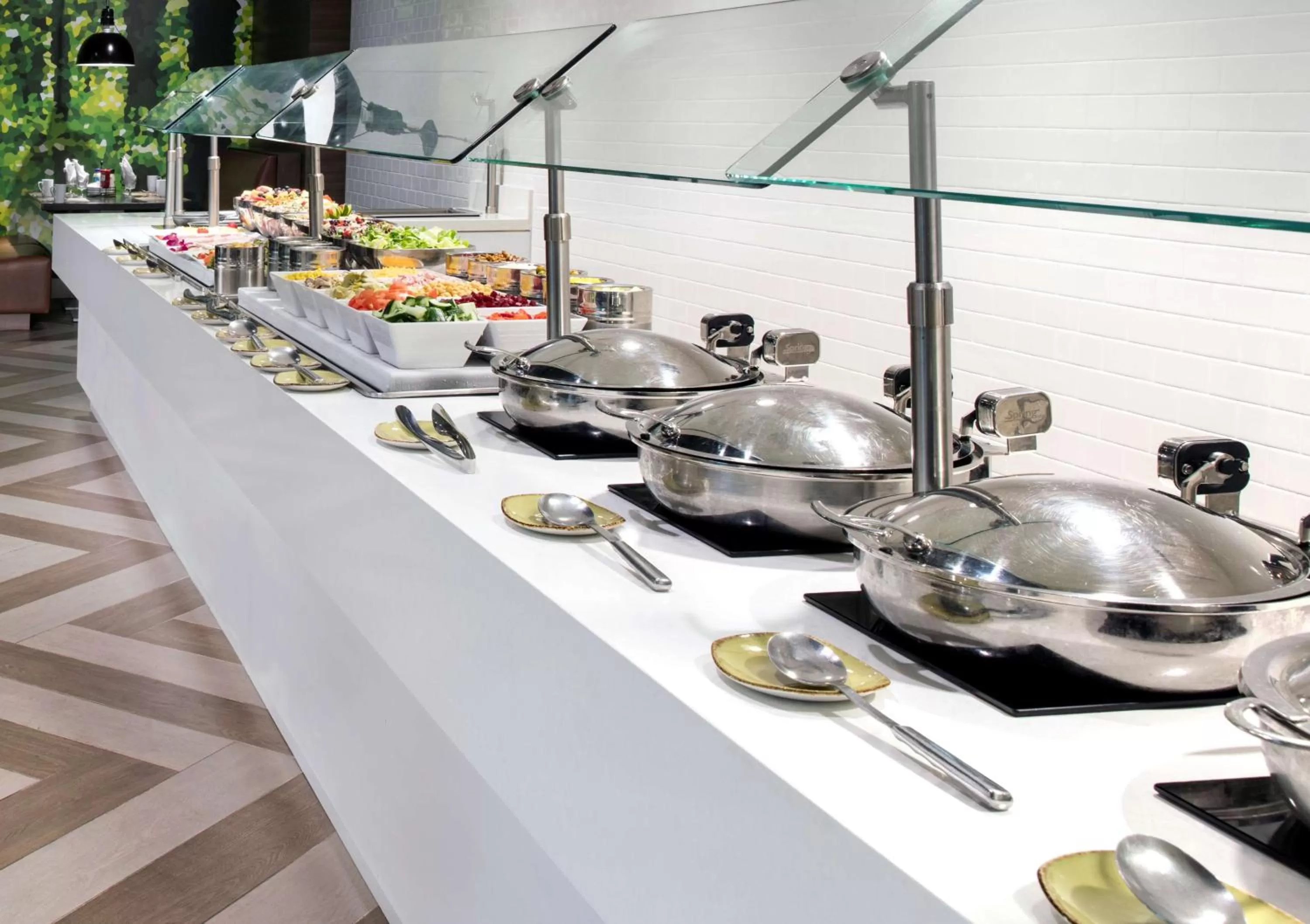 Restaurant/places to eat in DoubleTree by Hilton Hotel Miami Airport & Convention Center