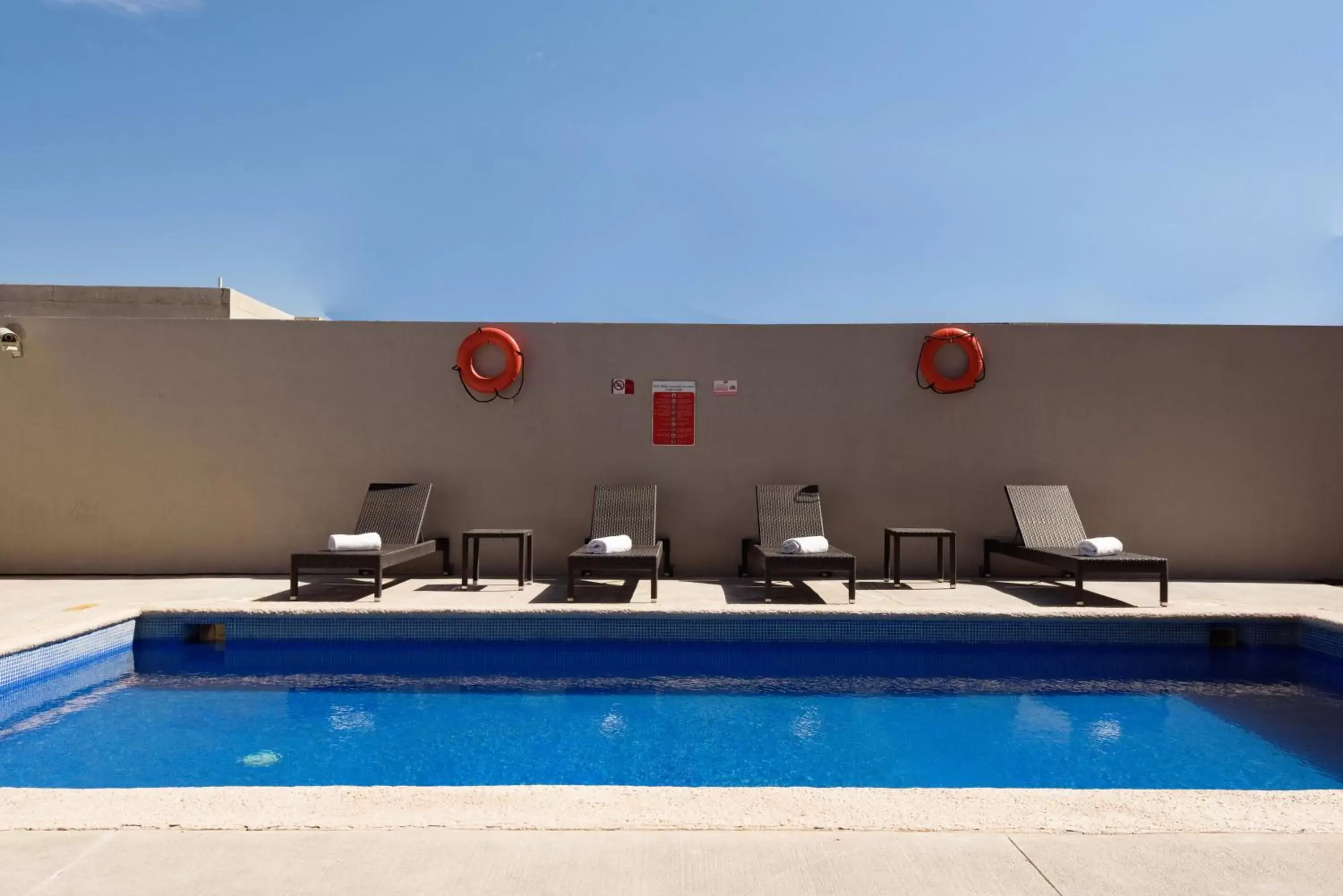 Pool view, Swimming Pool in Extended Suites Chihuahua La Juventud