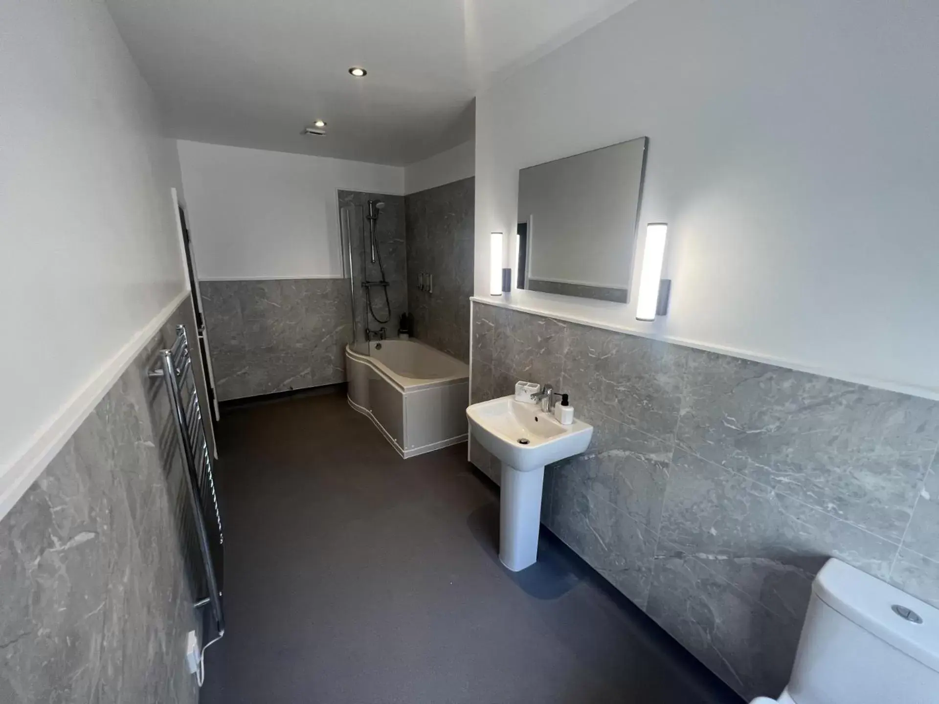 Toilet, Bathroom in Fenwick Sunrise Hotel