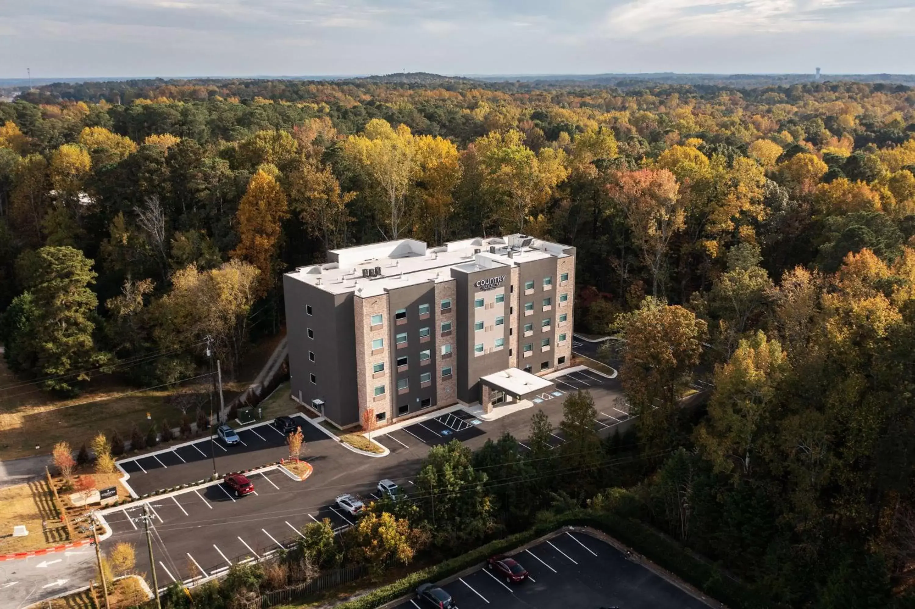 Property building, Bird's-eye View in Country Inn & Suites by Radisson, Cumming, GA