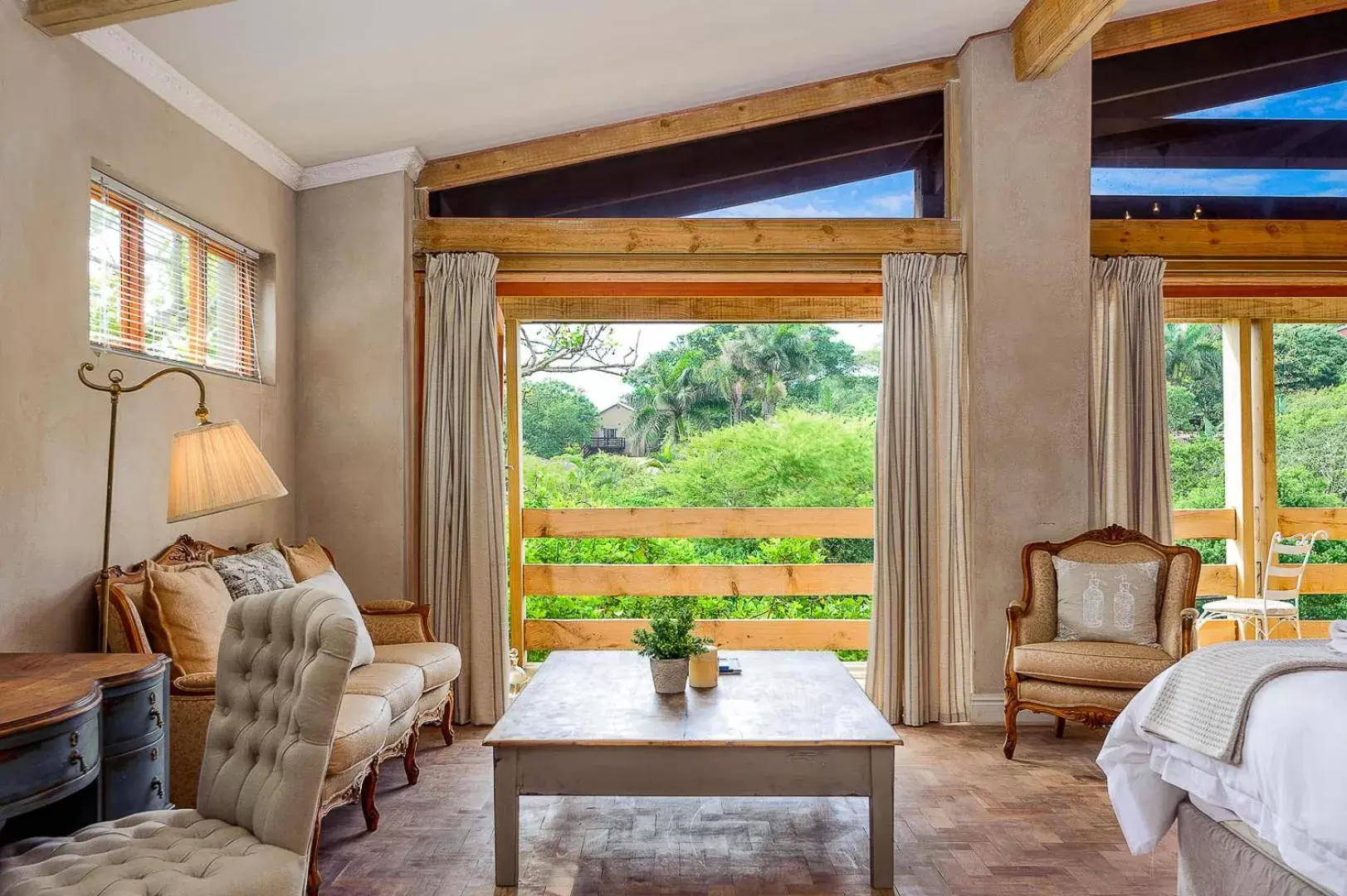 Garden view, Seating Area in Petite Provence B&B