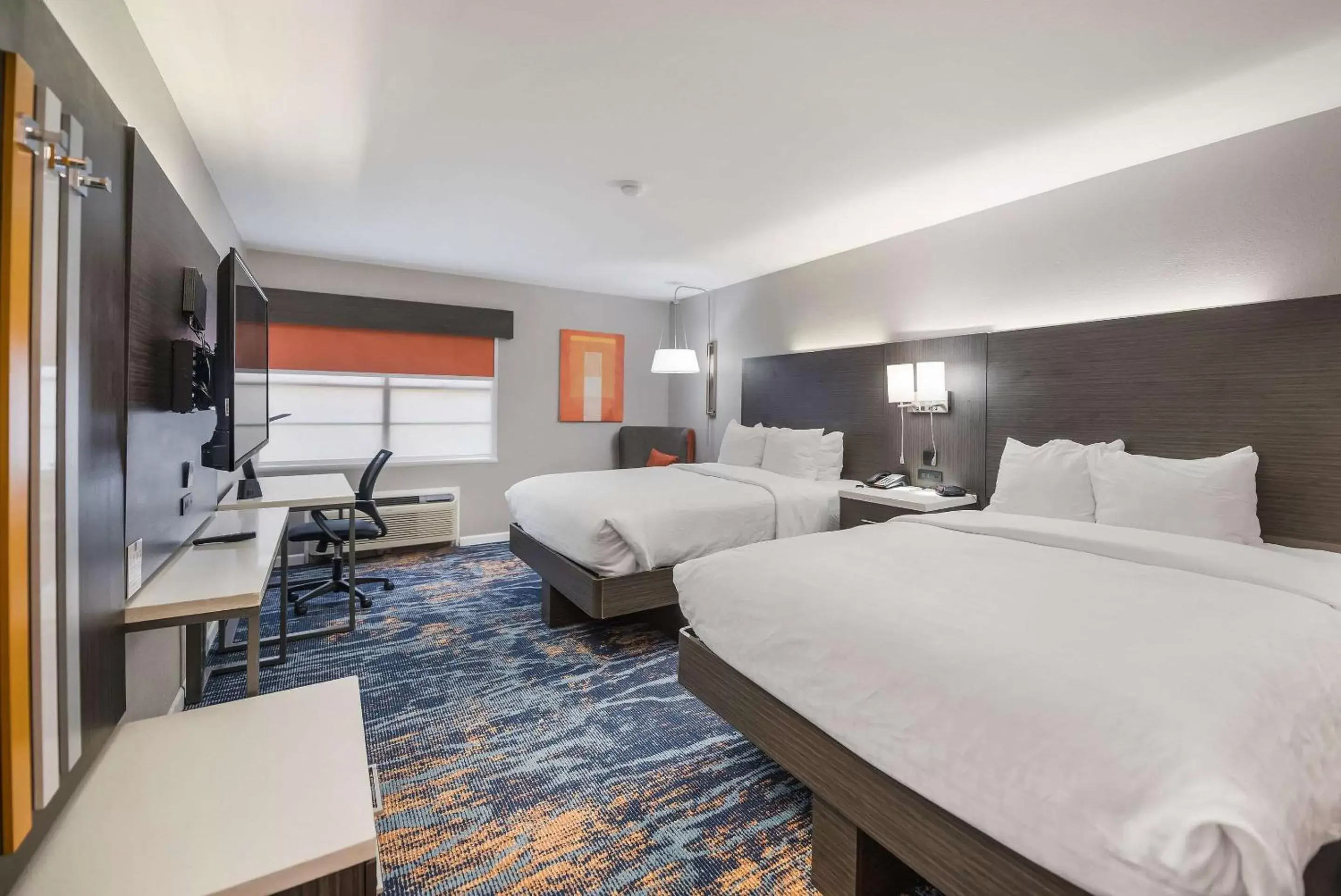 Photo of the whole room, Bed in Clarion Pointe Marshall Photo of the whole room, Bed in Clarion Pointe Marshall