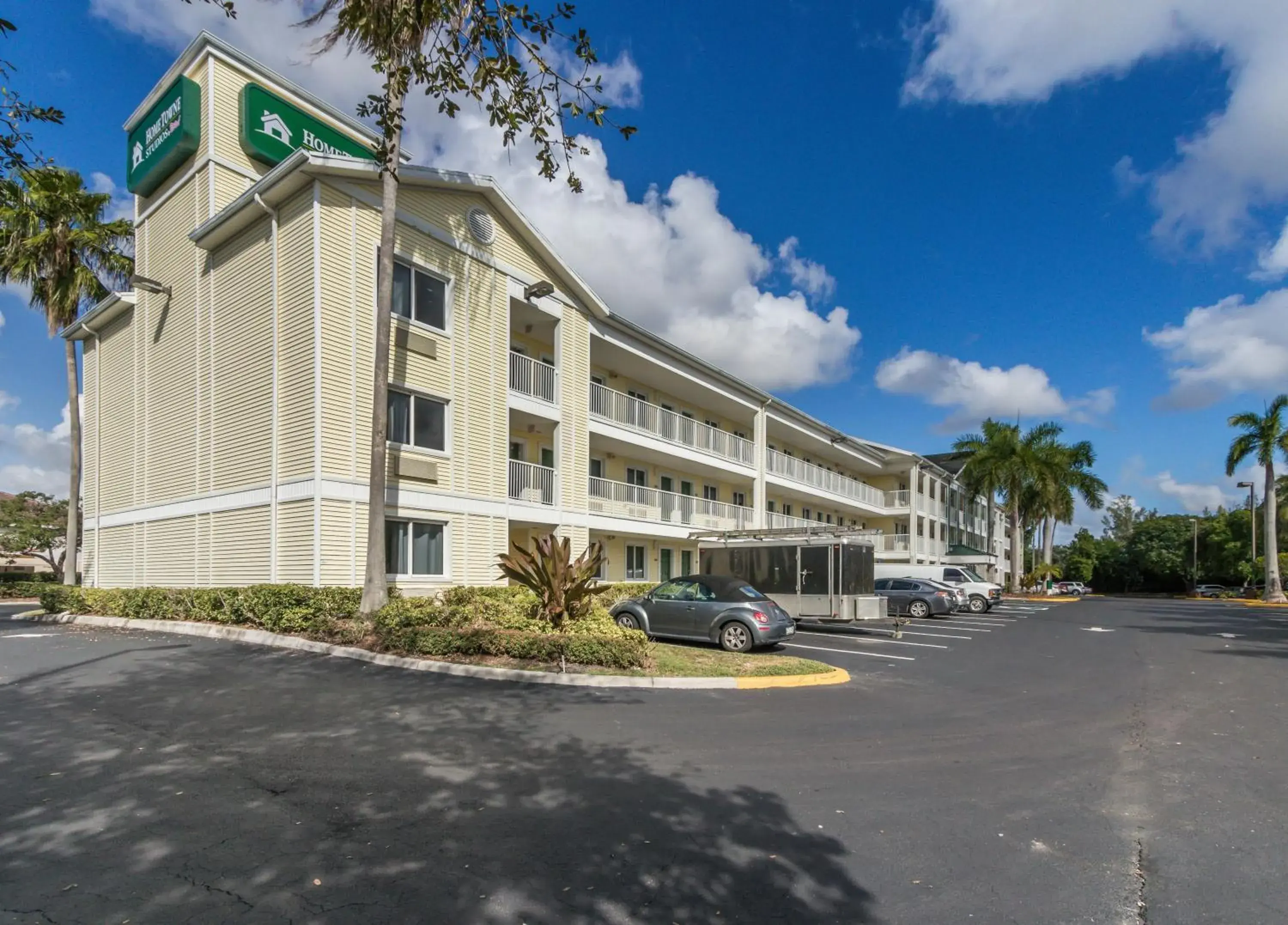 Property Building in HomeTowne Studios by Red Roof Fort Lauderdale