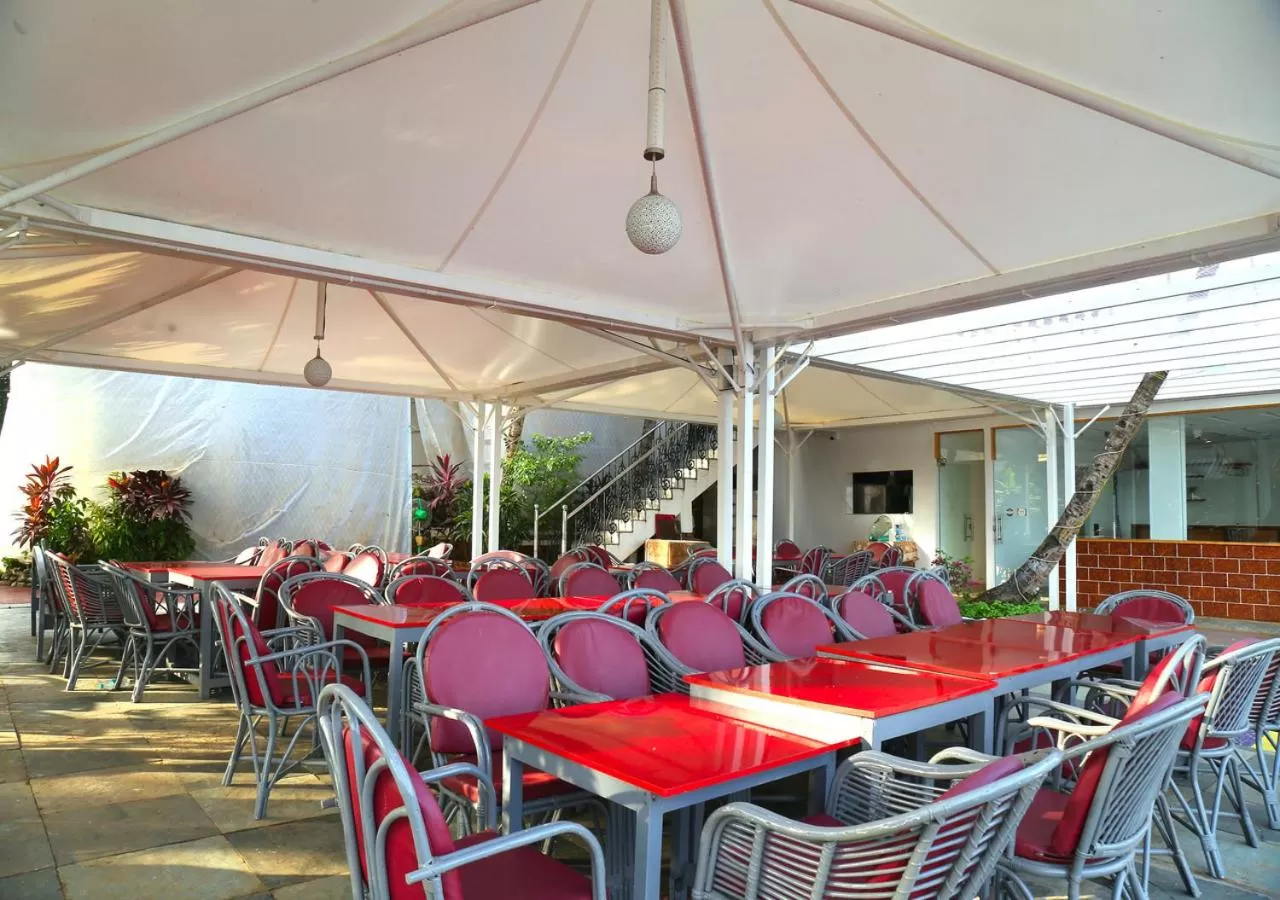 Restaurant/Places to Eat in M aples Jacks Place