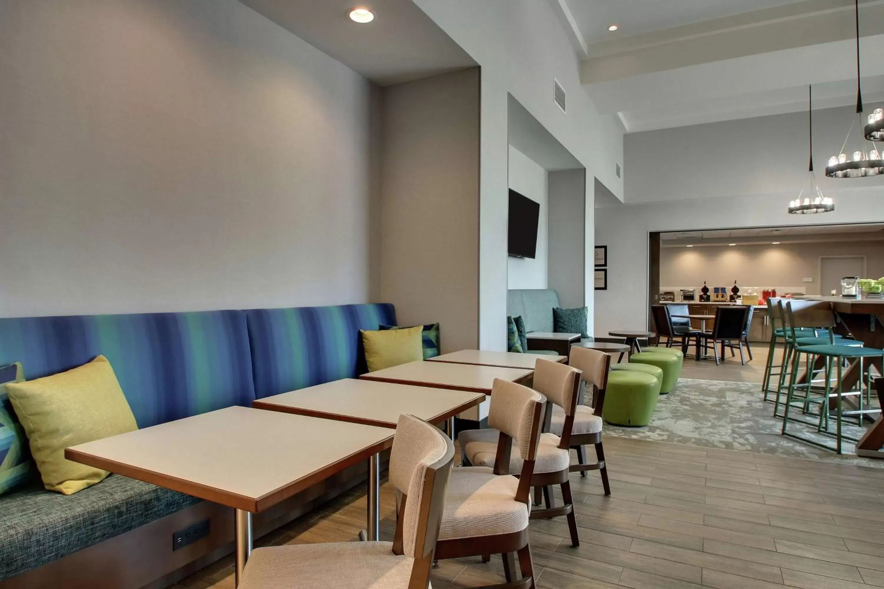 Lobby or reception, Restaurant/Places to Eat in Hampton Inn & Suites By Hilton Southport