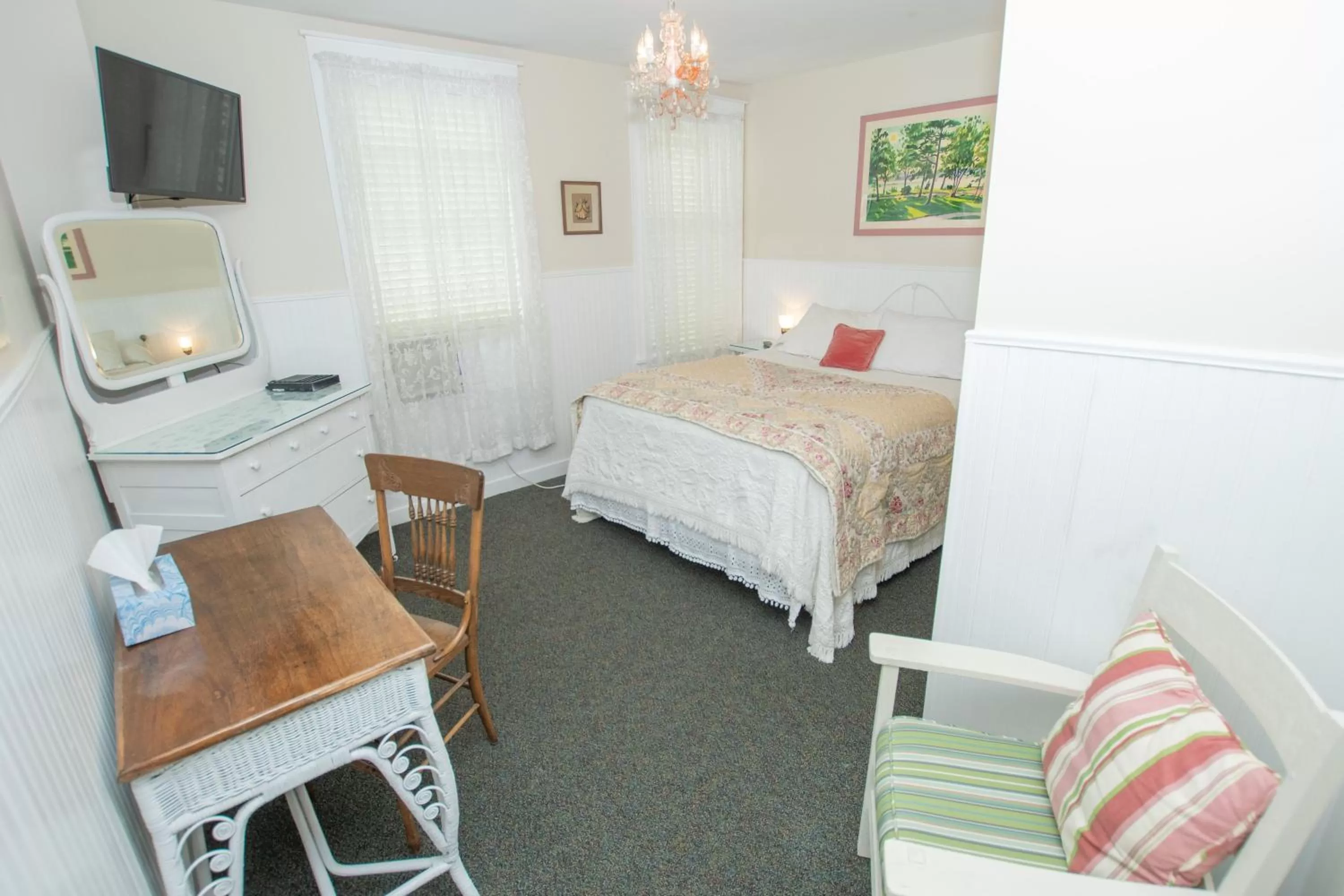 Bed in Terrace Inn and 1911 Restaurant