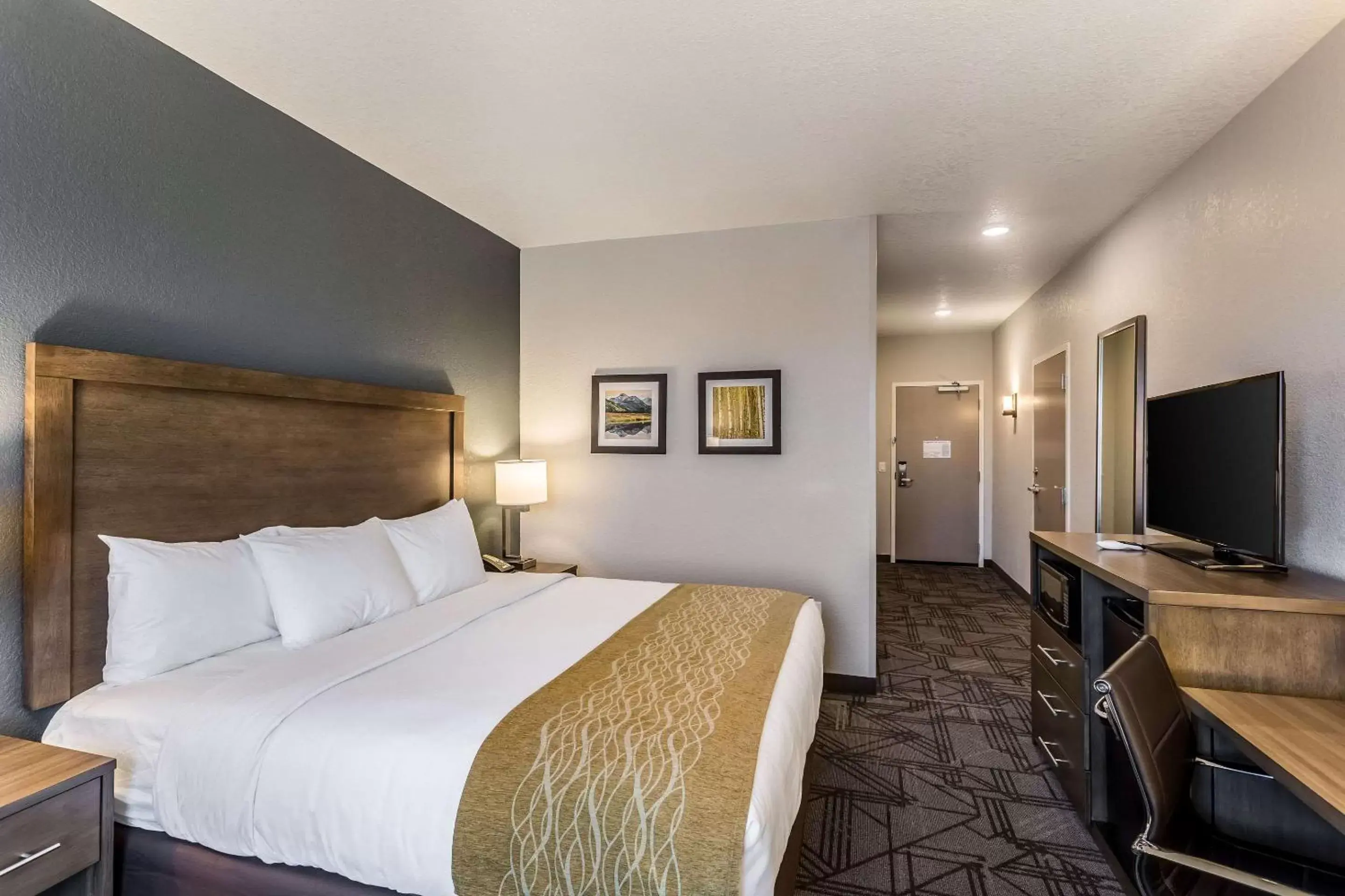 Photo of the whole room, Bed in Comfort Inn & Suites Salt Lake City Airport