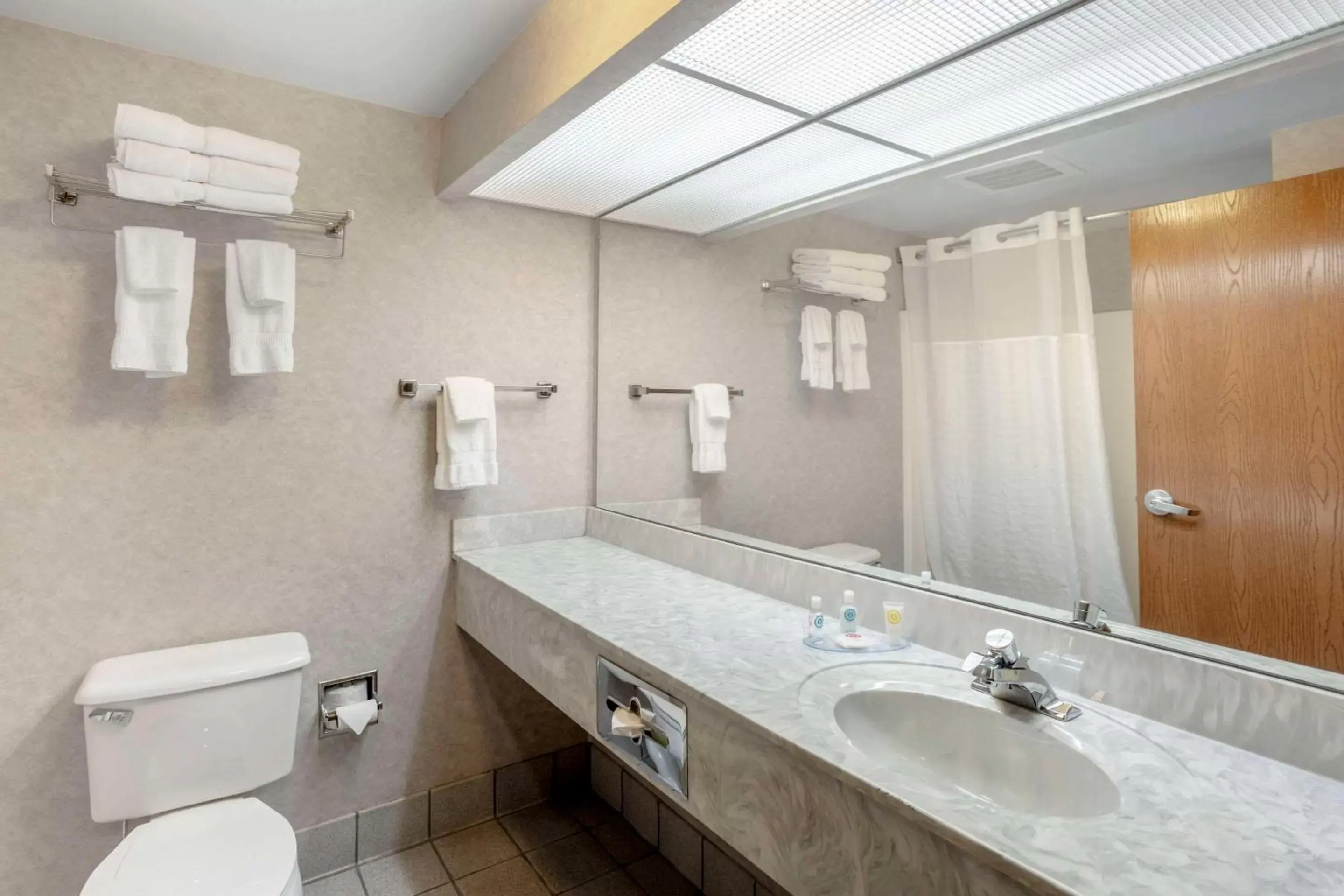 Bedroom in Comfort Inn Huntingdon Bedroom in Comfort Inn Huntingdon