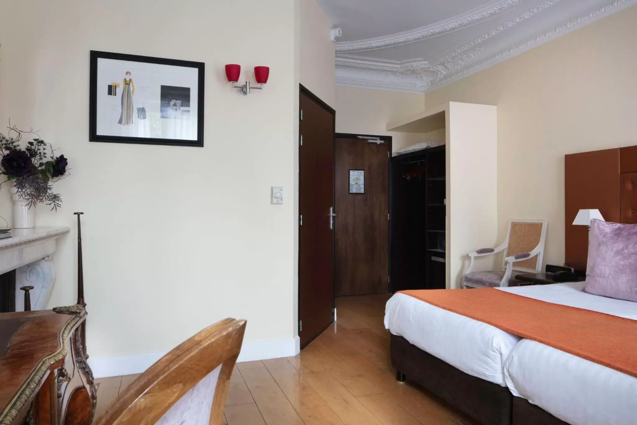 Twin Room - Disability Access in Le 123 Elysees - Astotel Twin Room - Disability Access in Le 123 Elysees - Astotel