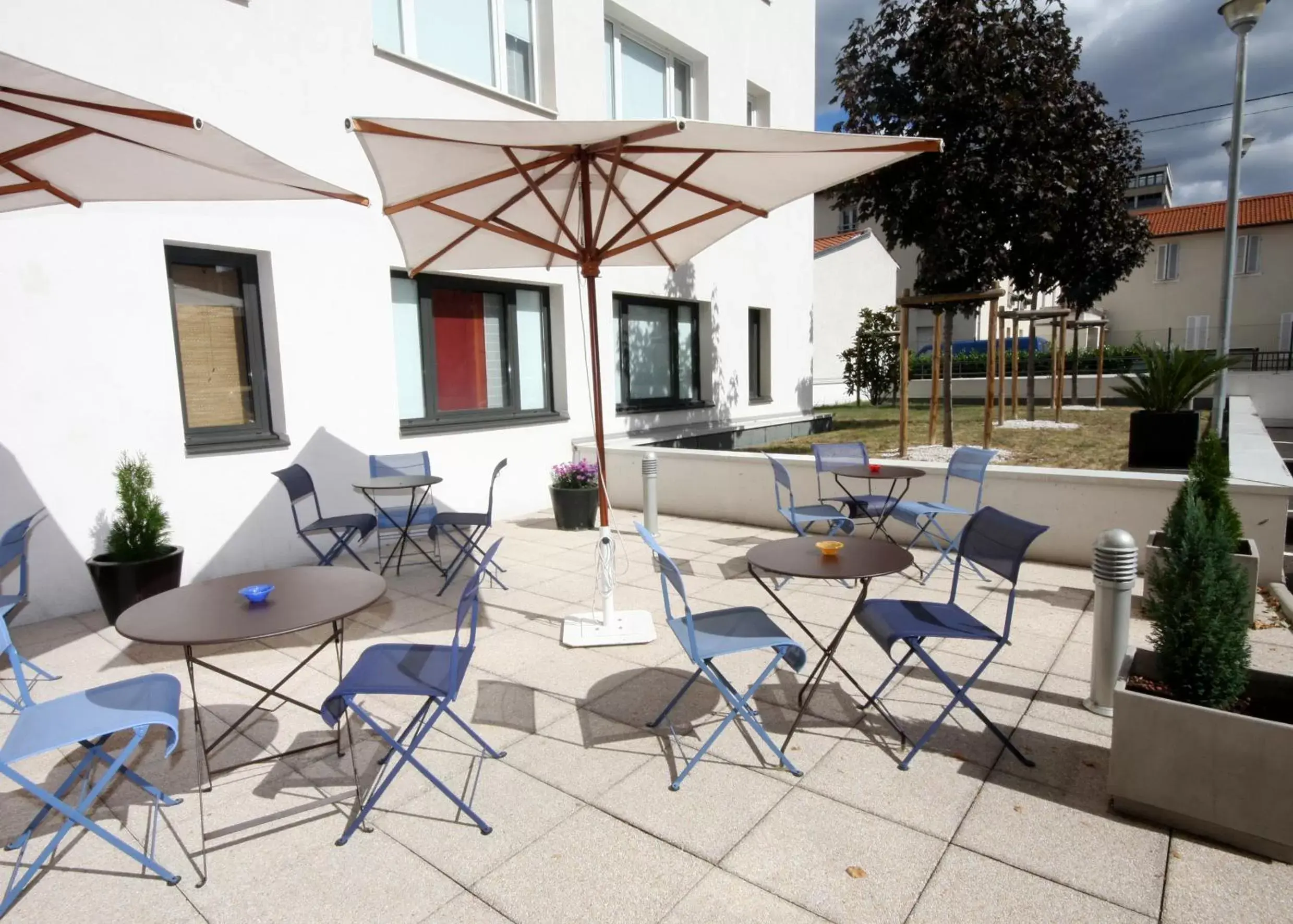 Patio, Patio/Outdoor Area in Novotel Suites Clermont Ferrand Polydome