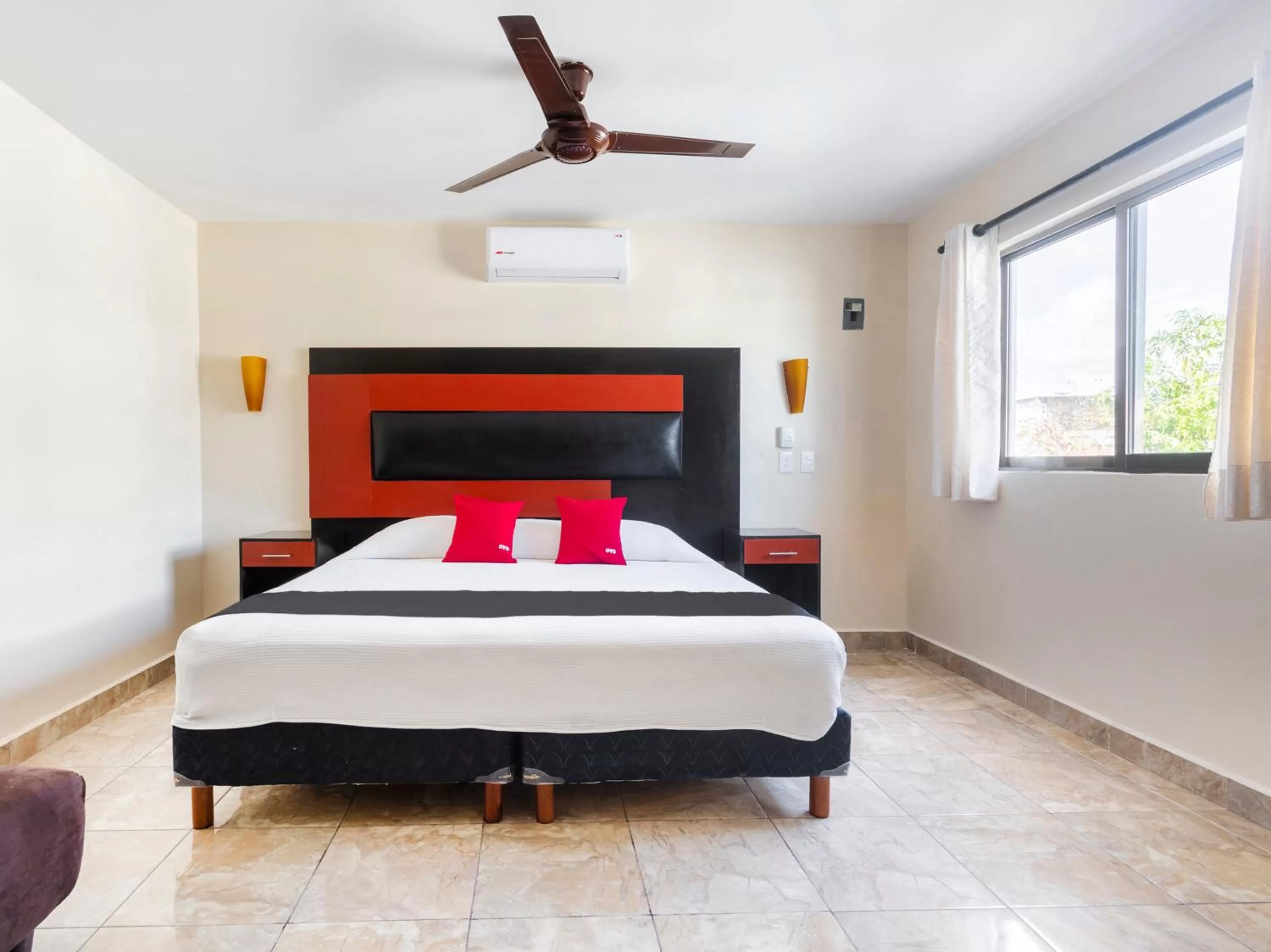 Bedroom, Bed in Hotel Jardín Cancún