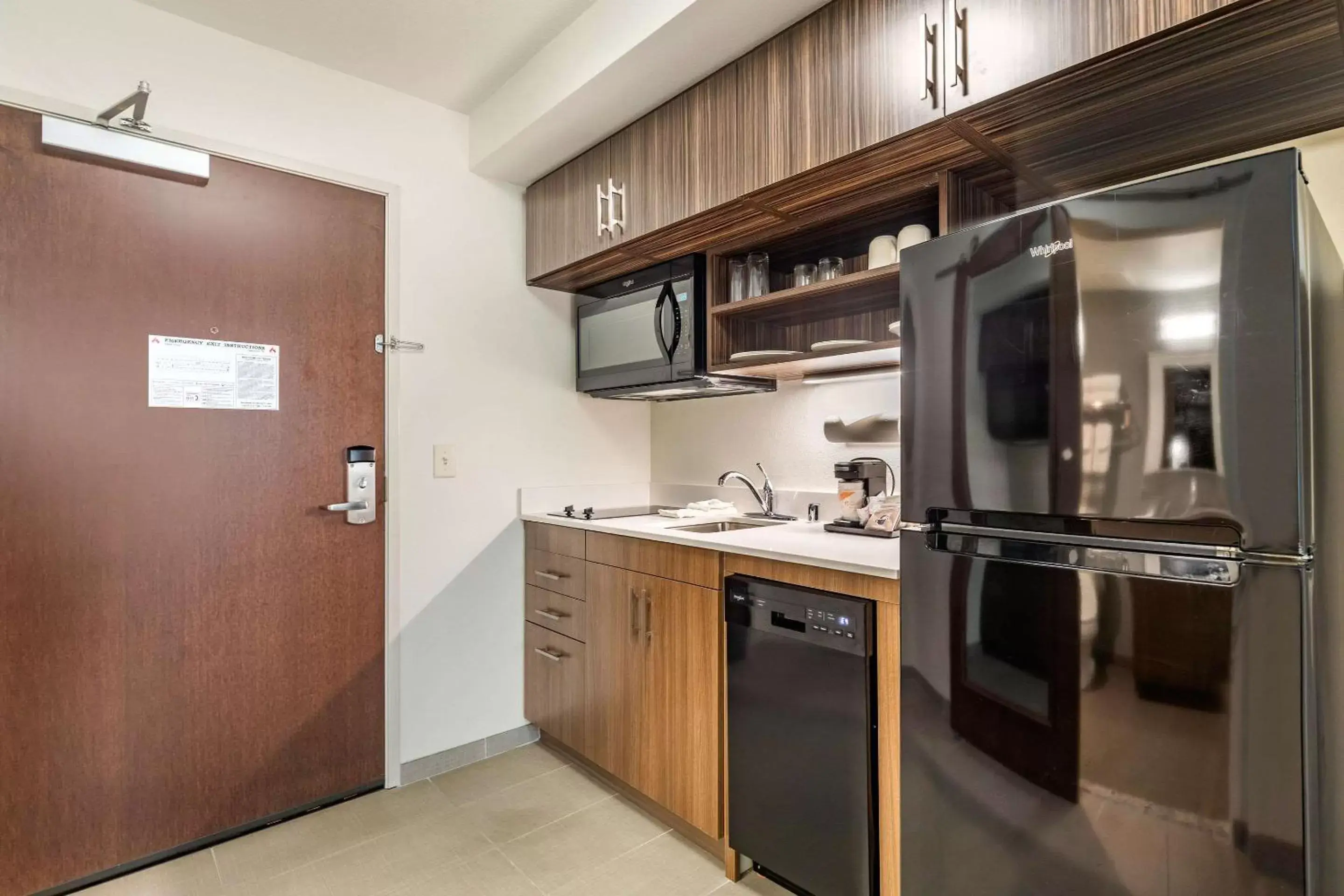 Photo of the whole room, Kitchen/Kitchenette in MainStay Suites Lancaster Dallas South