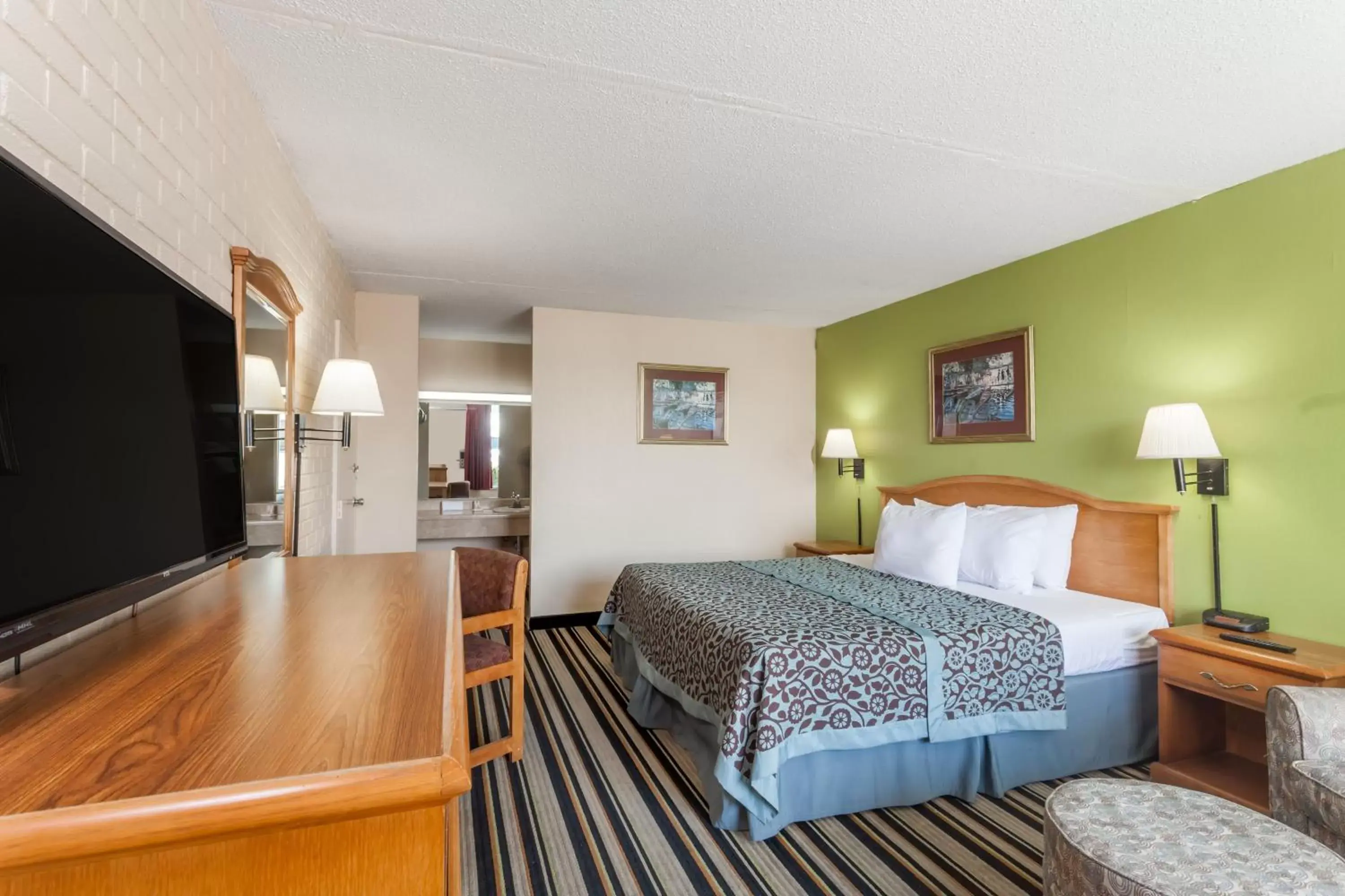 Photo of the whole room, Room Photo in Days Inn by Wyndham Jackson