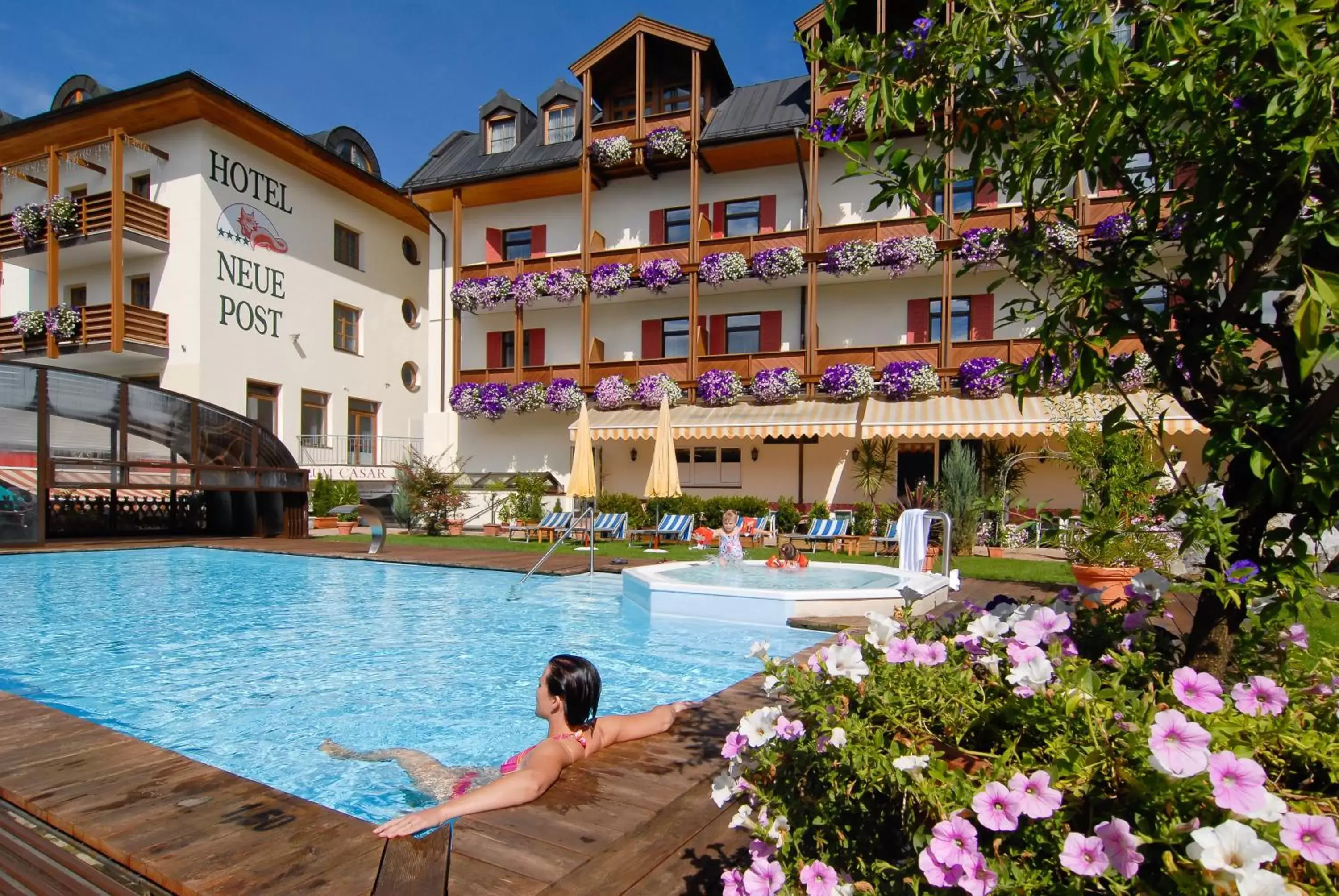 Facade/entrance, Swimming Pool in Hotel Neue Post