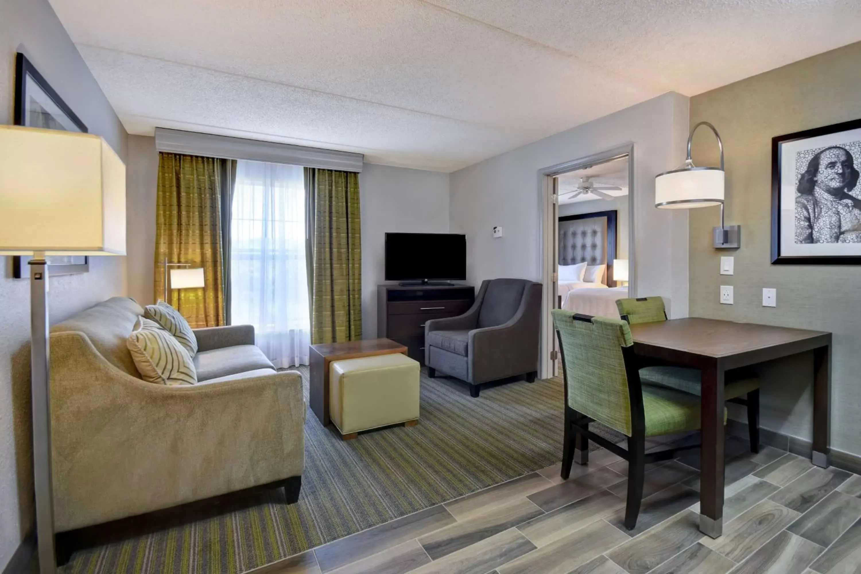 Living room, TV/Entertainment Center in Homewood Suites by Hilton Philadelphia-Great Valley