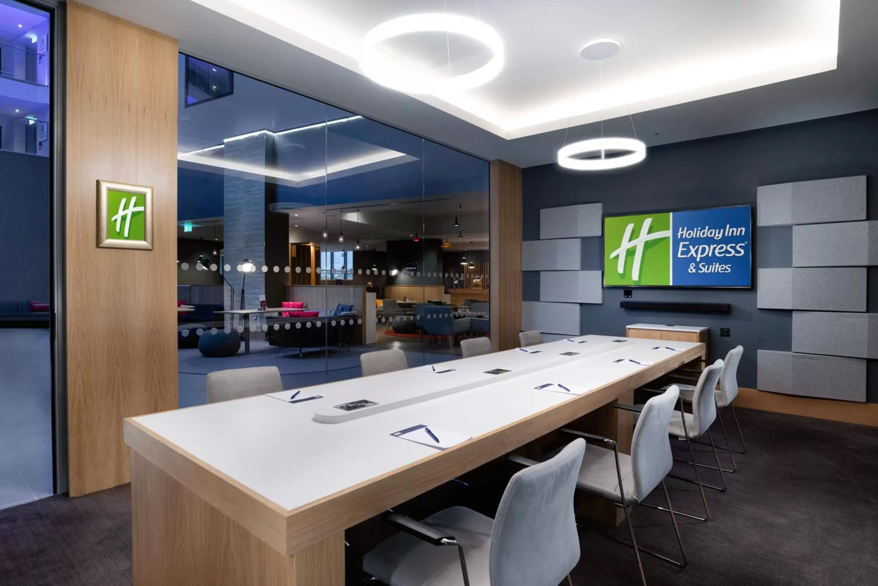 Meeting/conference room in Holiday Inn Express - London Heathrow T4, an IHG Hotel