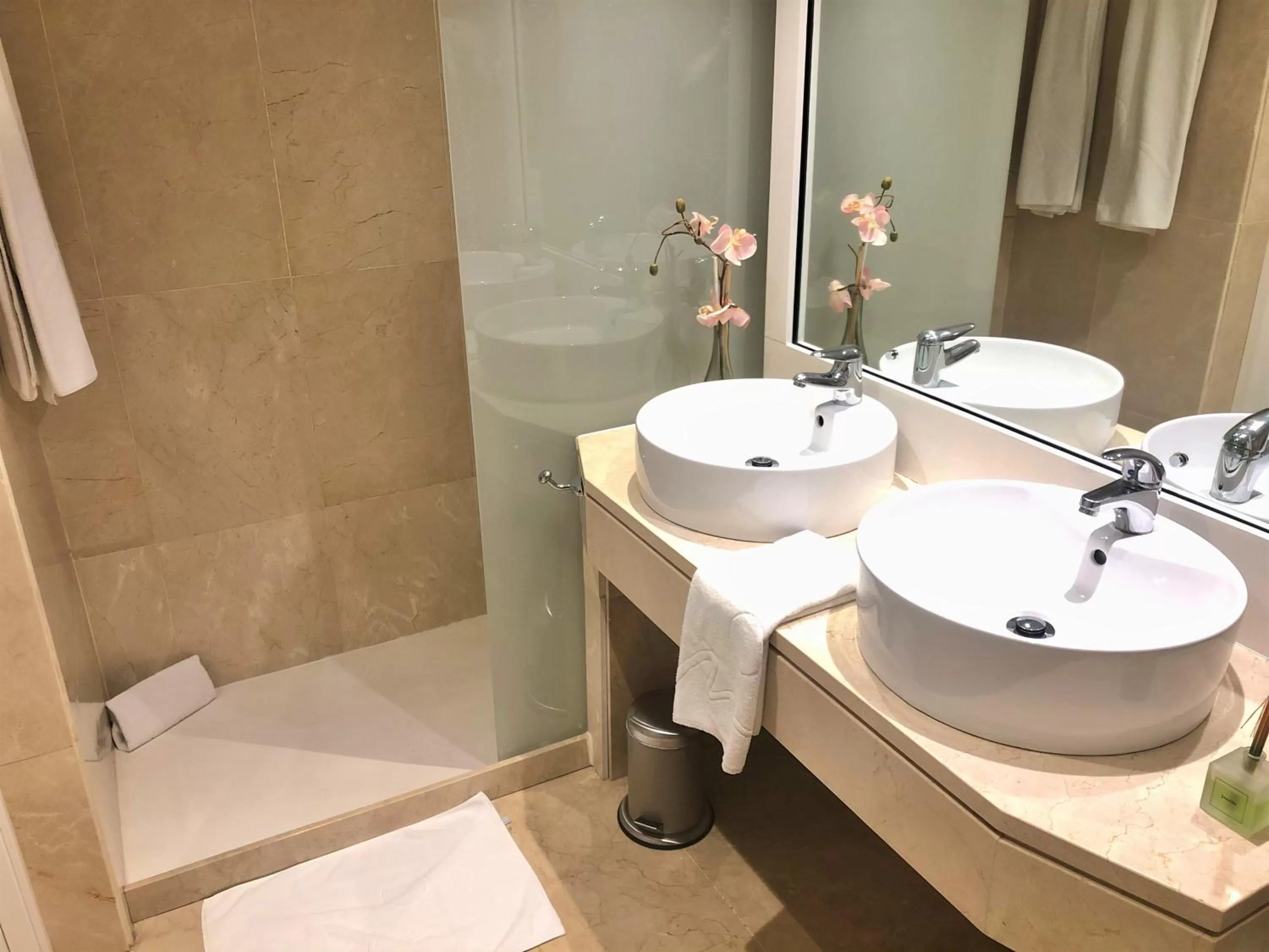 Bathroom in Mediterraneo Sitges