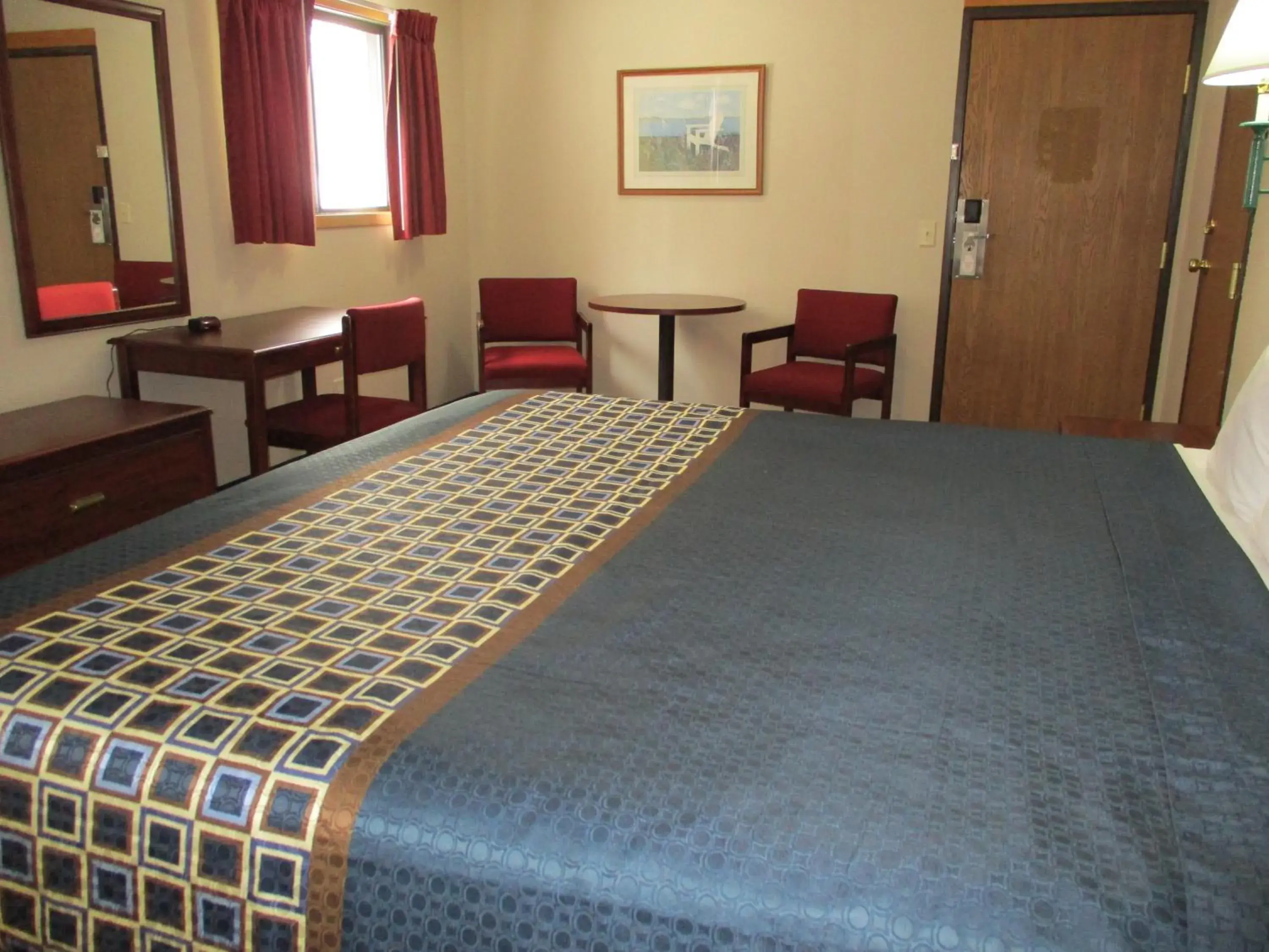 Photo of the whole room, Bed in Travelodge by Wyndham Spirit Lake/Okoboji