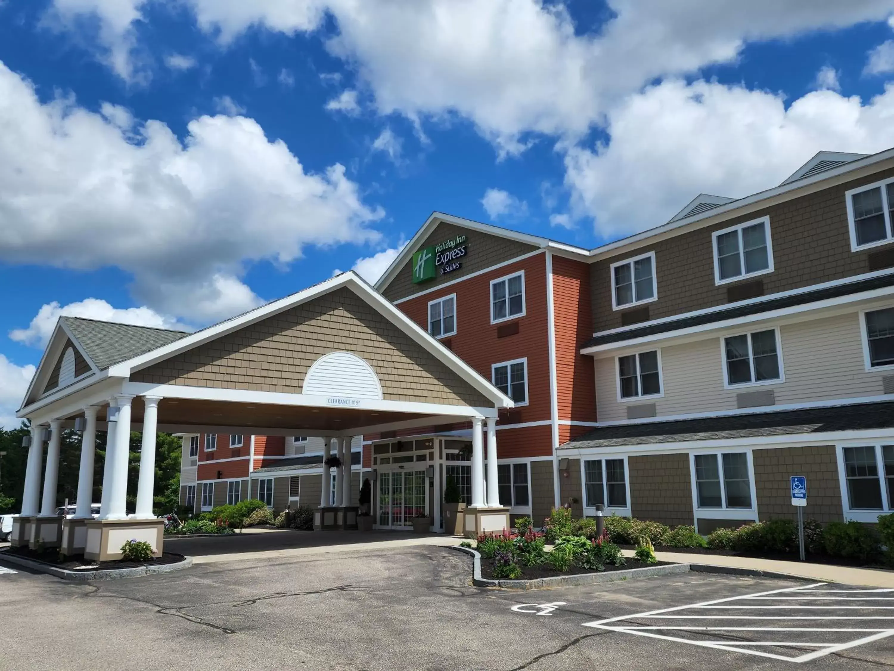 Property Building in Holiday Inn Express Hotel & Suites Rochester, an IHG Hotel
