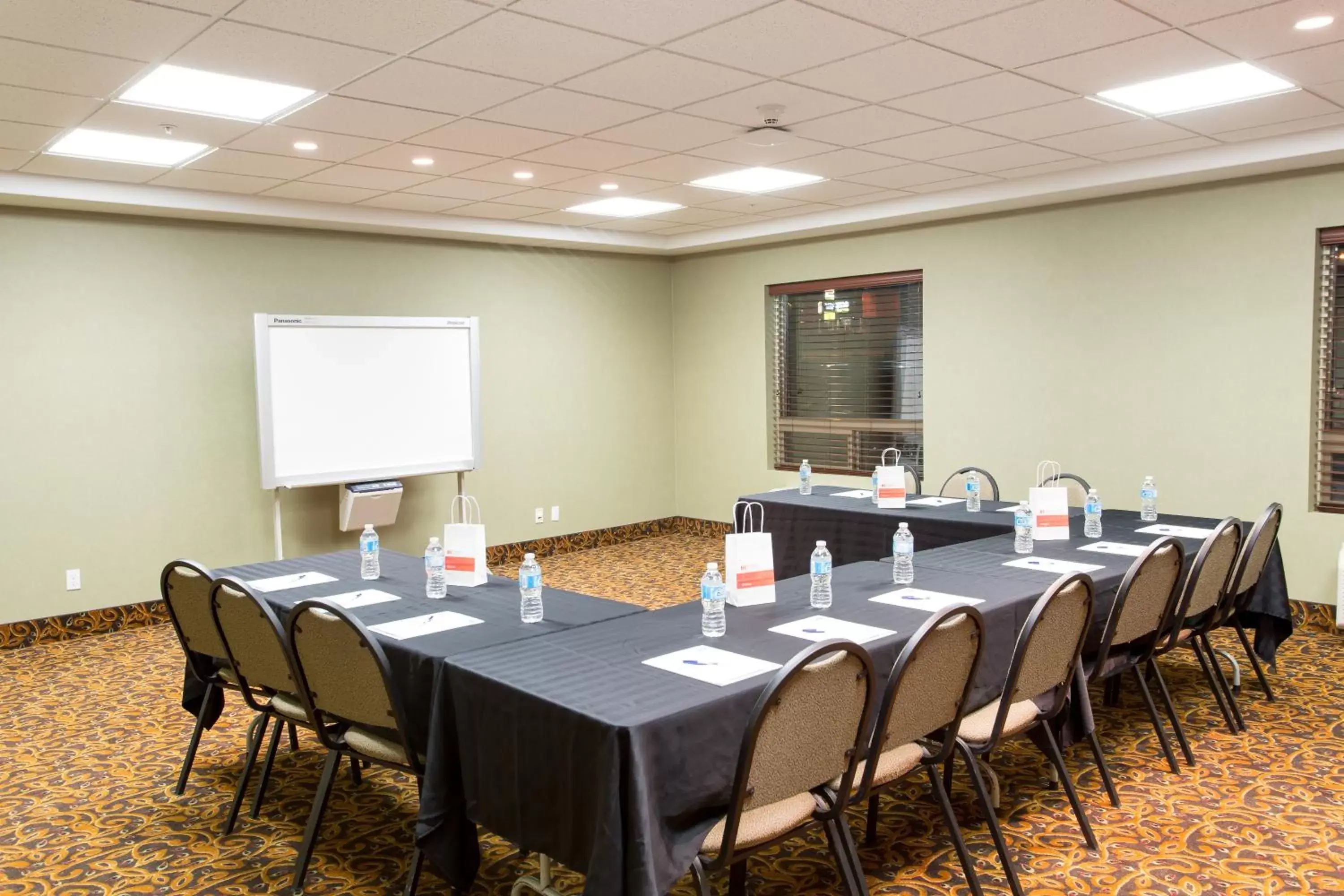 Meeting/conference room in Holiday Inn Express & Suites Drayton Valley, an IHG Hotel