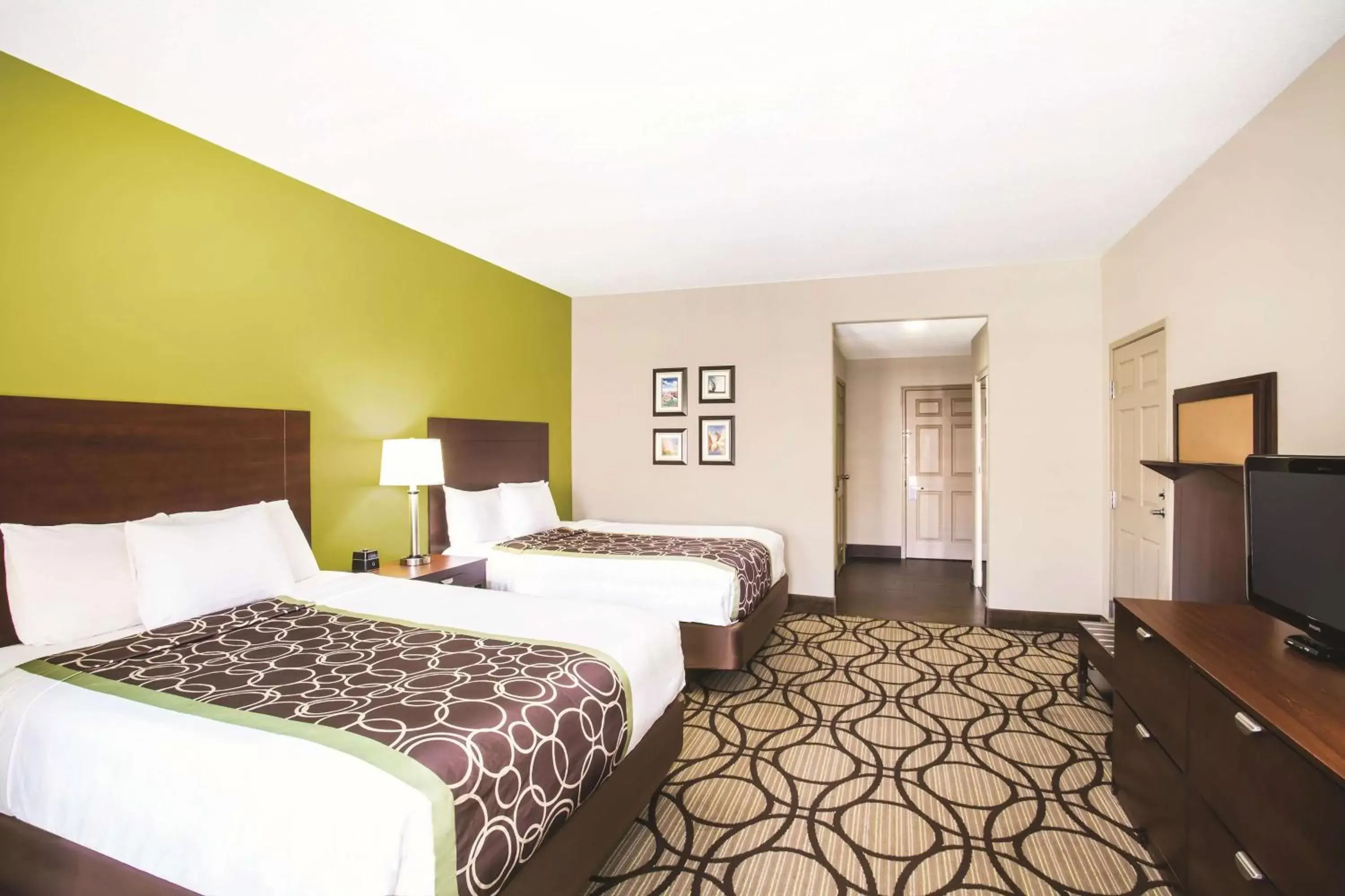Photo of the whole room, Bed in La Quinta by Wyndham Conference Center Prescott