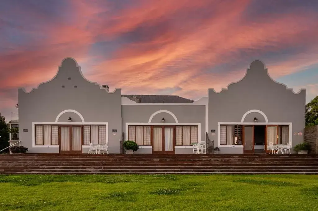 Property building in Issaquena Heights Boutique Hotel Property building in Issaquena Heights Boutique Hotel