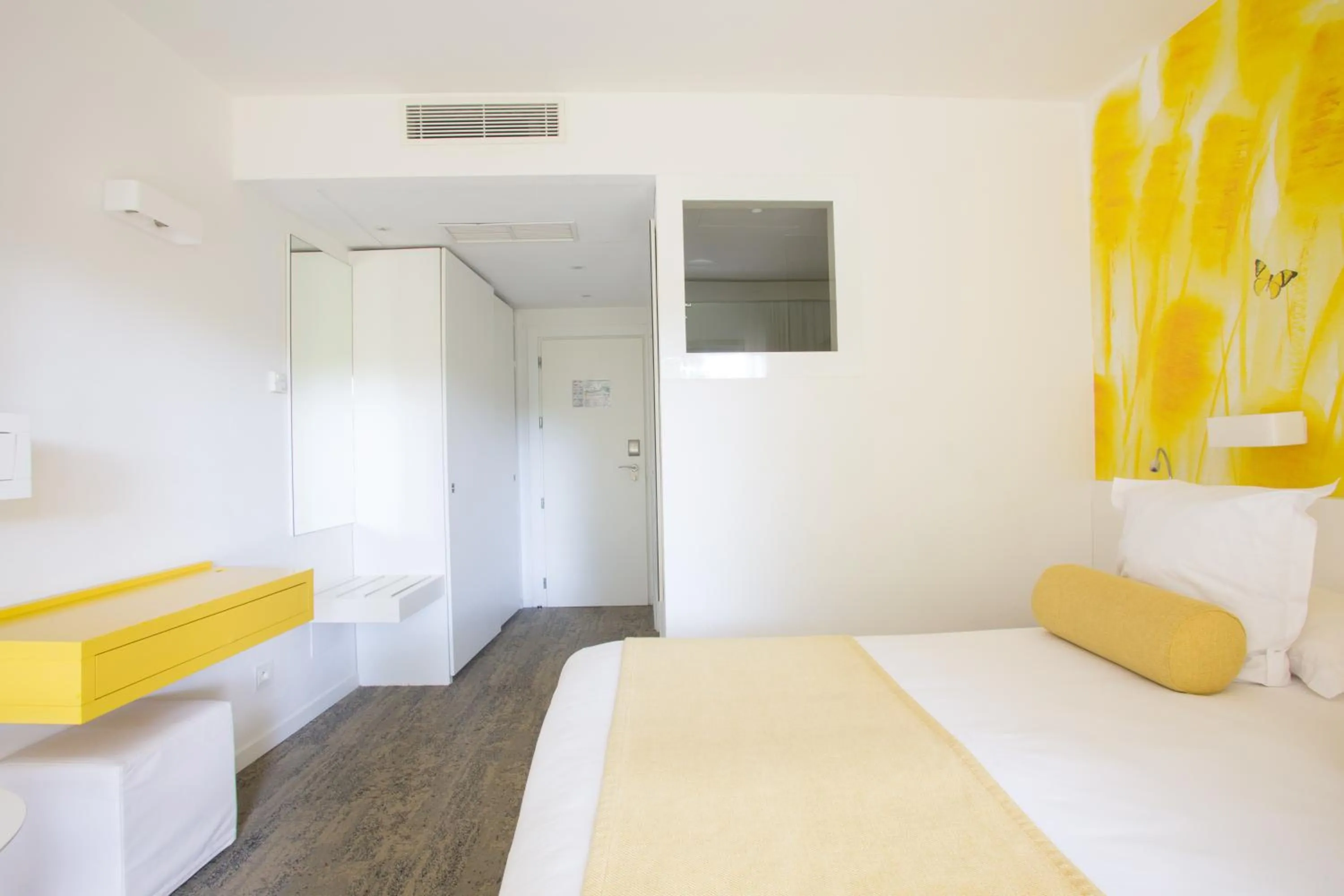 Garden, Bed in Hotel Restaurant La Vague de Saint Paul