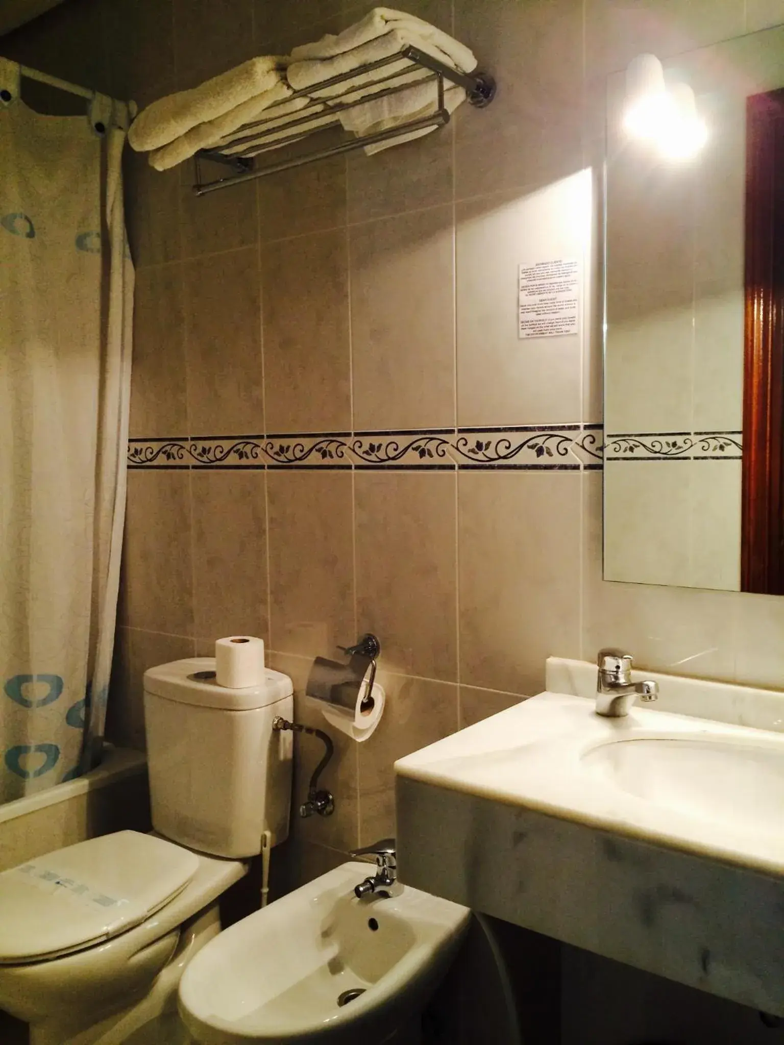 Bathroom in Hostal Sonsoles Madrid-Centro