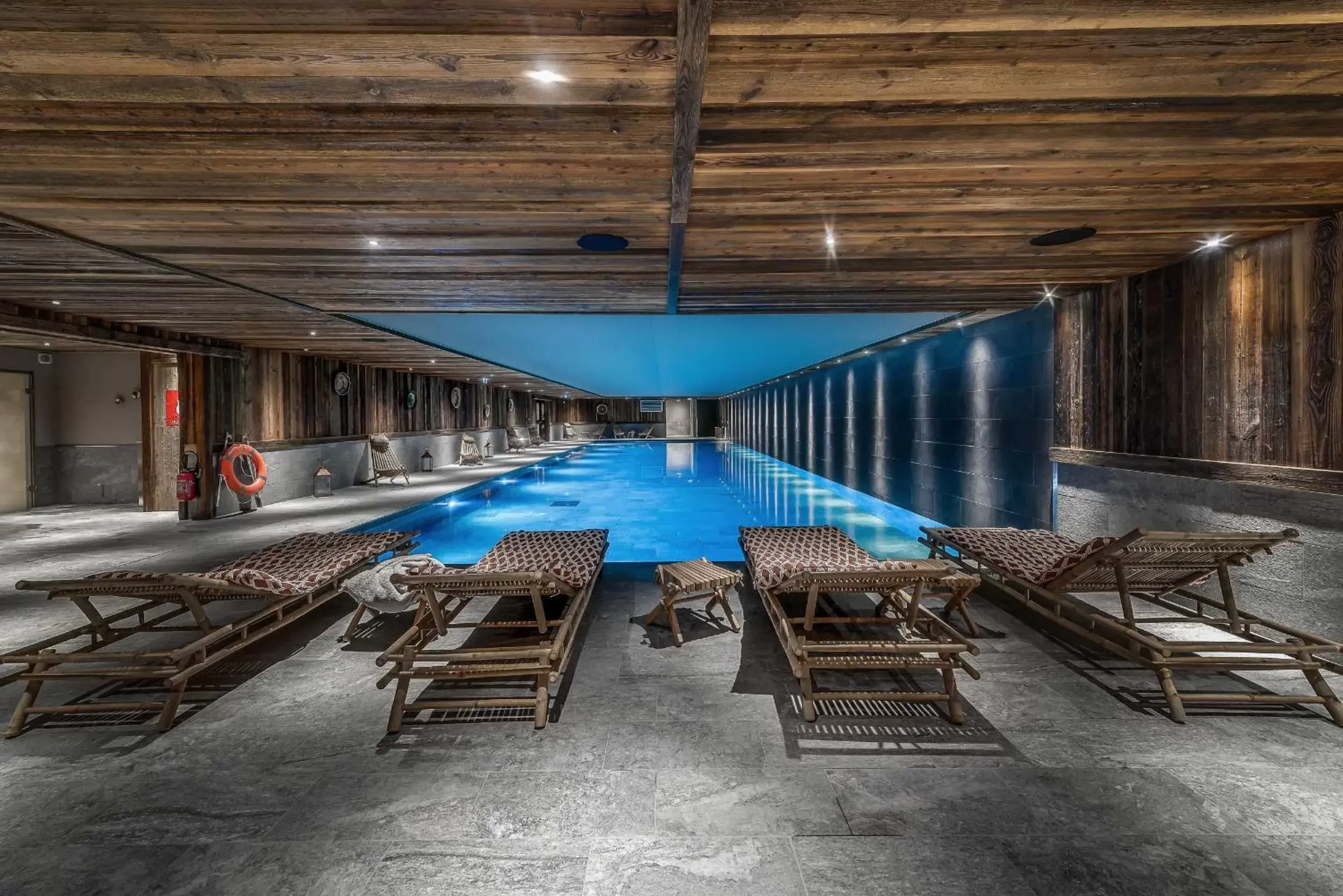 Swimming pool, Lounge/Bar in Le Refuge de Solaise - 2551 m Altitude