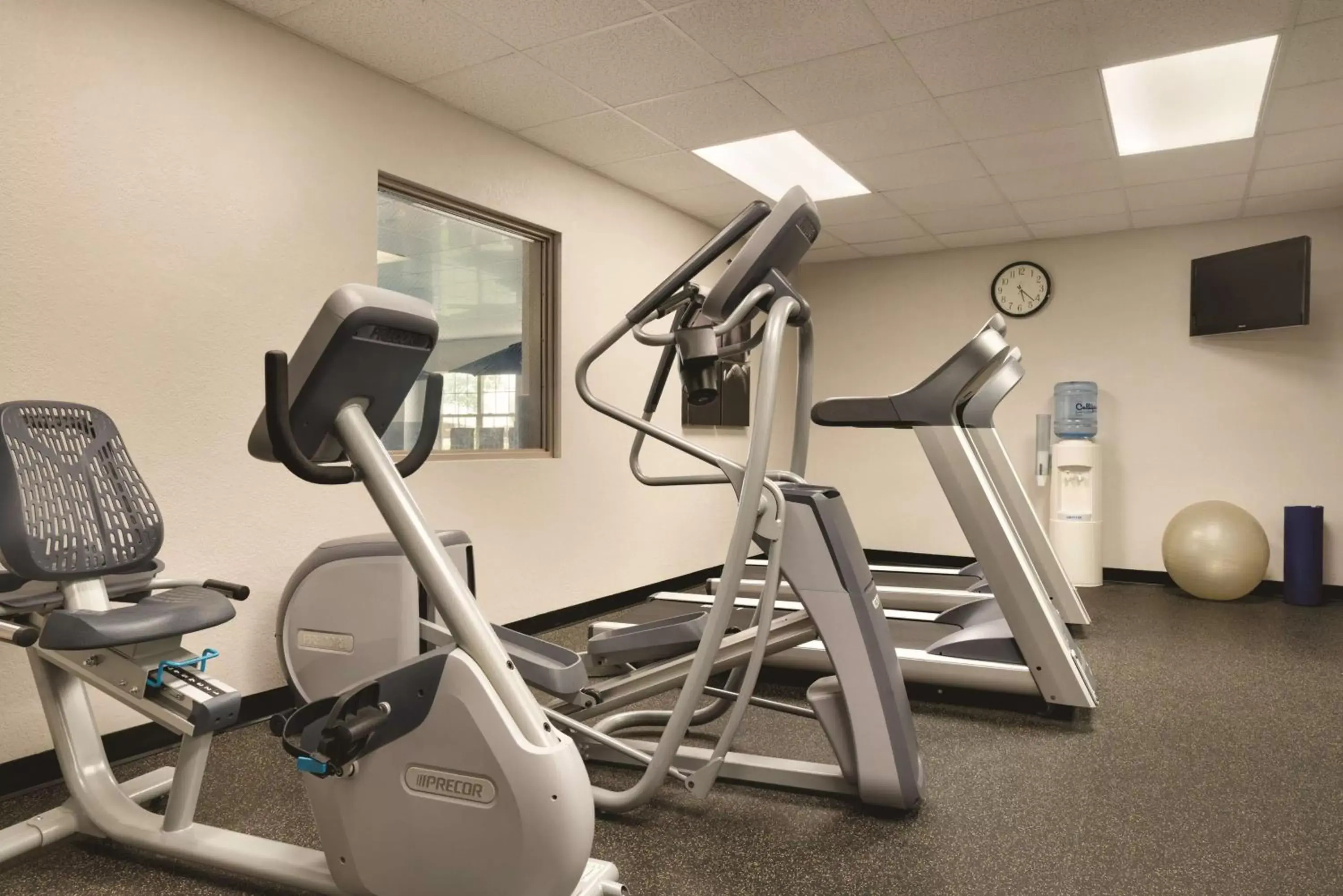 Activities, Fitness Center/Facilities in Country Inn & Suites by Radisson, Coralville, IA