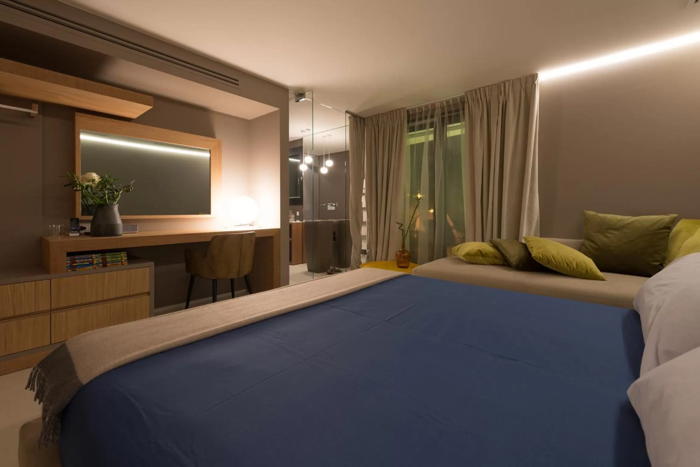 Photo of the whole room, Bed in Locanda Black and White Sondrio