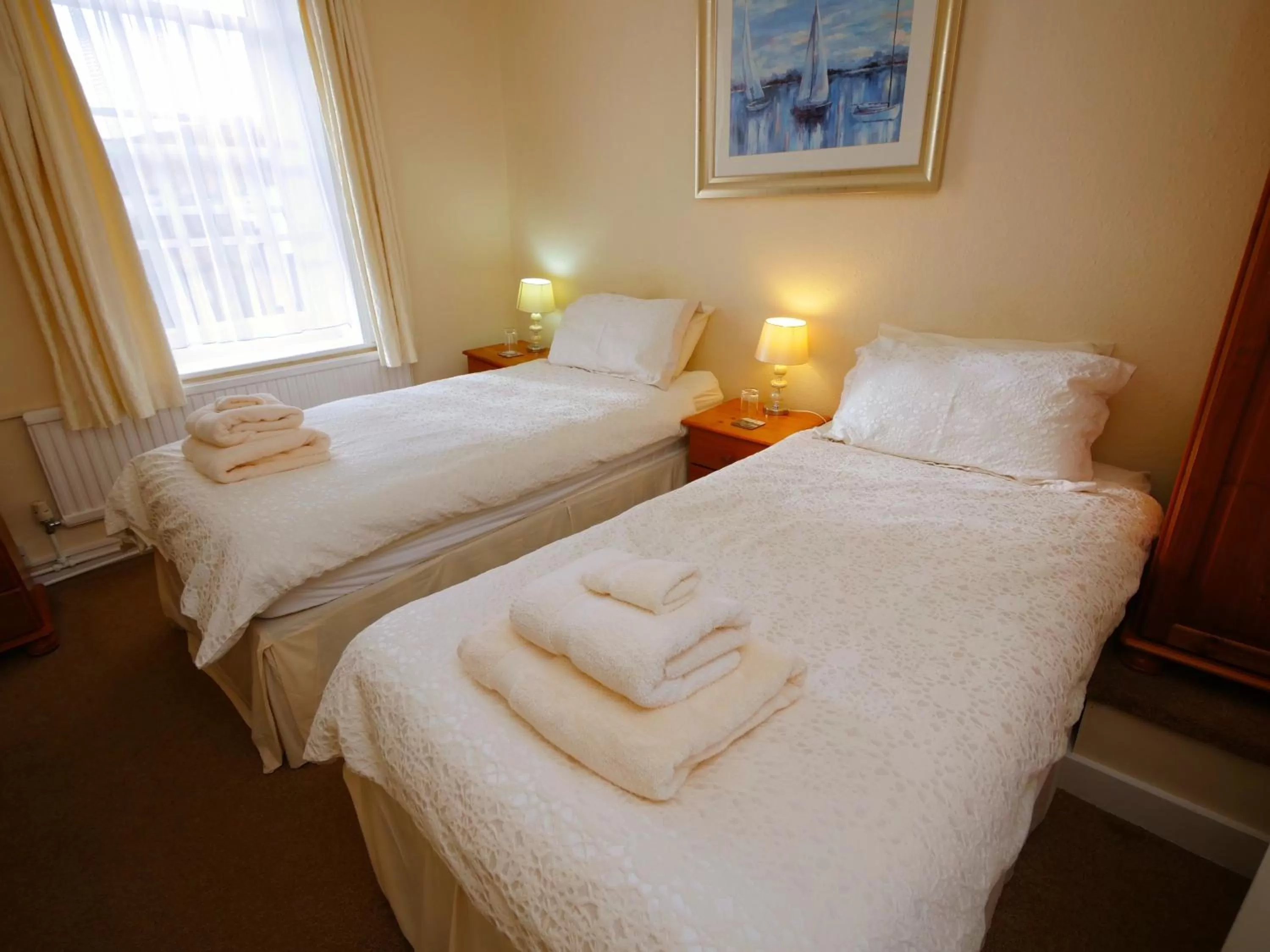 Bed in The Five Bells, Eastry