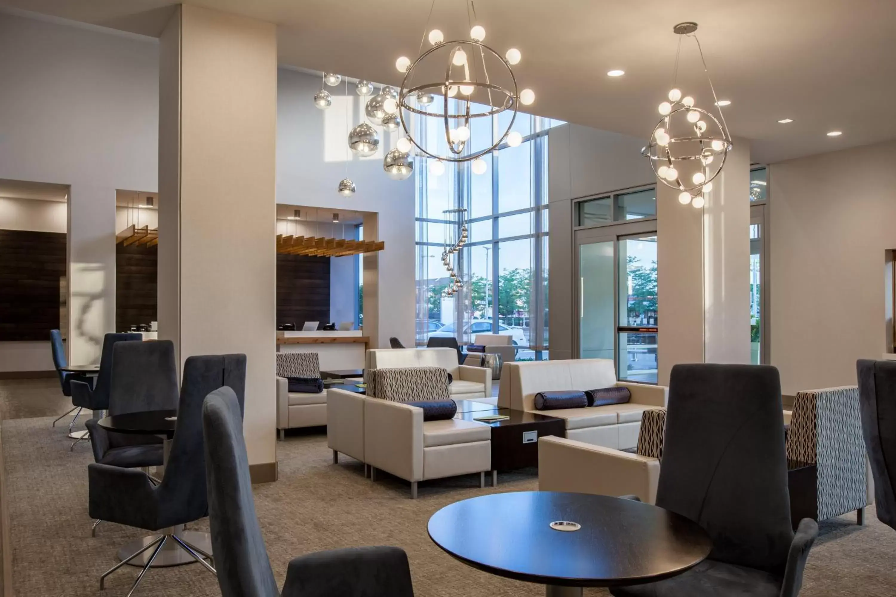 Lobby or reception in Holiday Inn Cleveland Clinic, an IHG Hotel