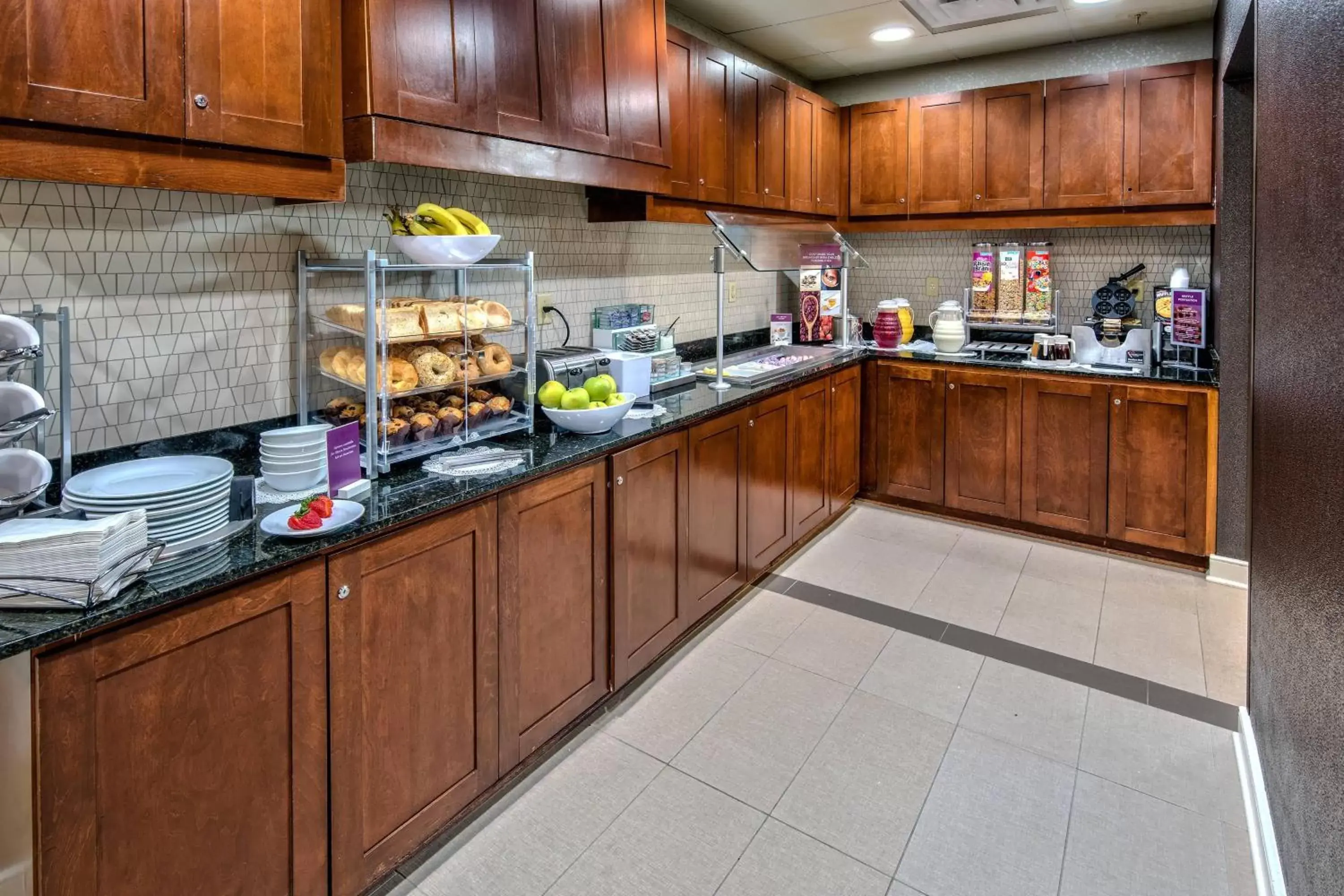 Breakfast, Kitchen/Kitchenette in Residence Inn by Marriott Memphis Southaven