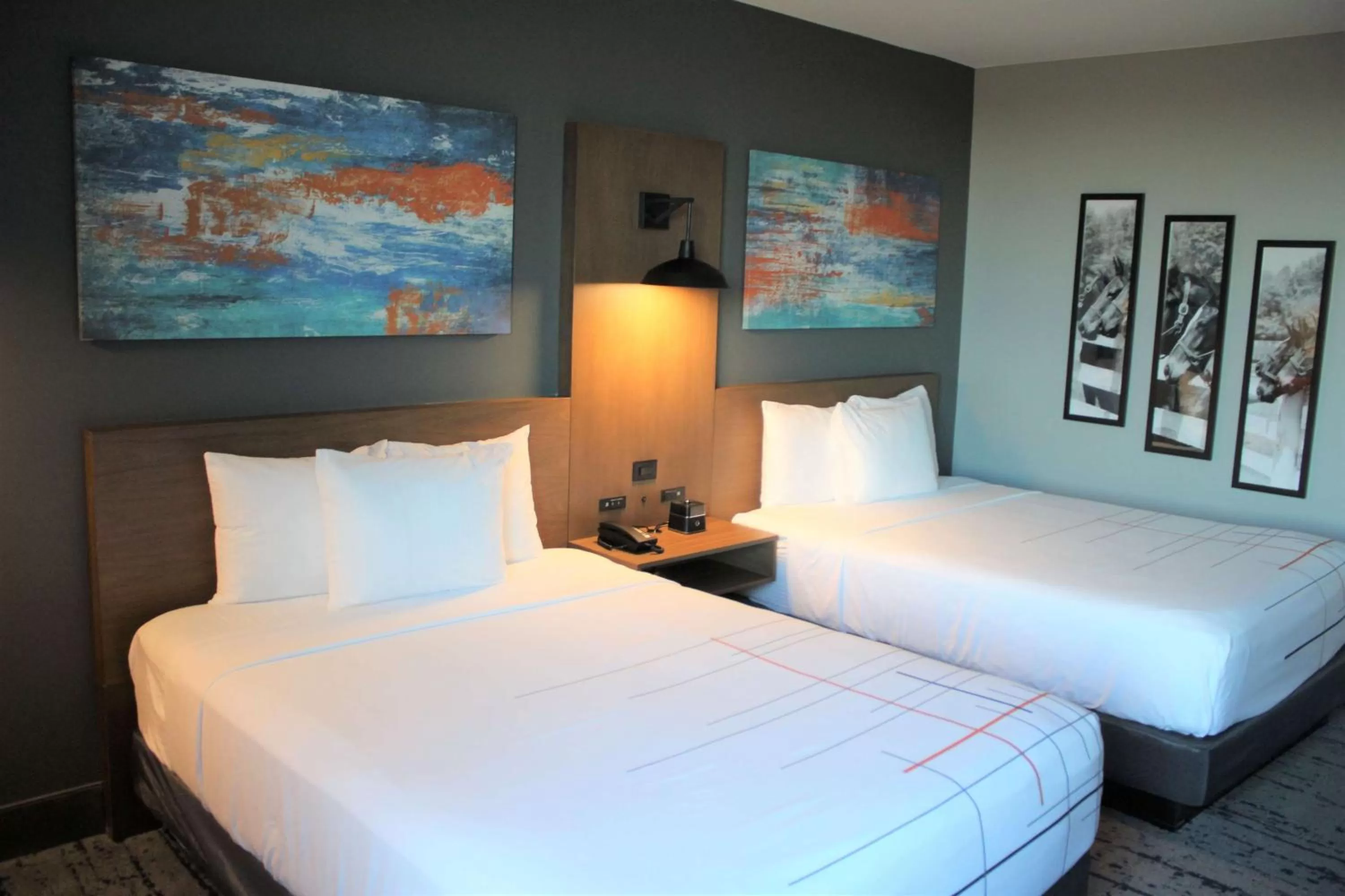 Photo of the whole room, Bed in La Quinta Inn & Suites by Wyndham Bardstown