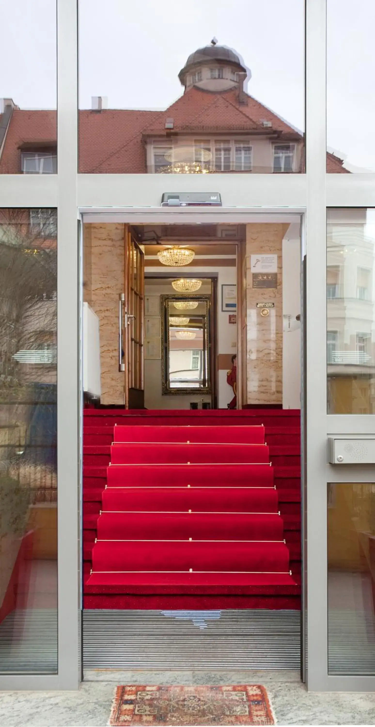 Facade/entrance in Tiptop Hotel Burgschmiet Garni