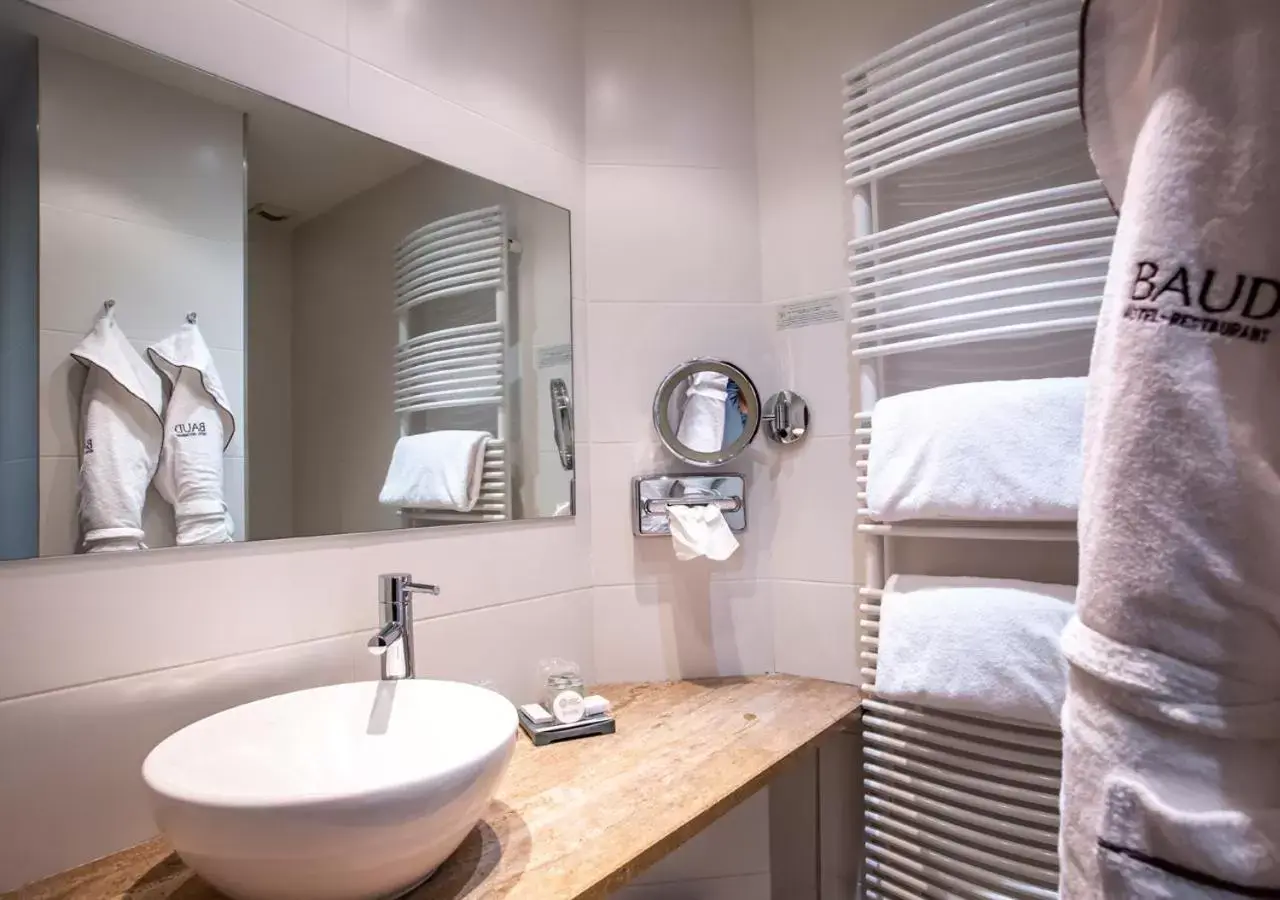 Bathroom in Hôtel Baud - Les Collectionneurs