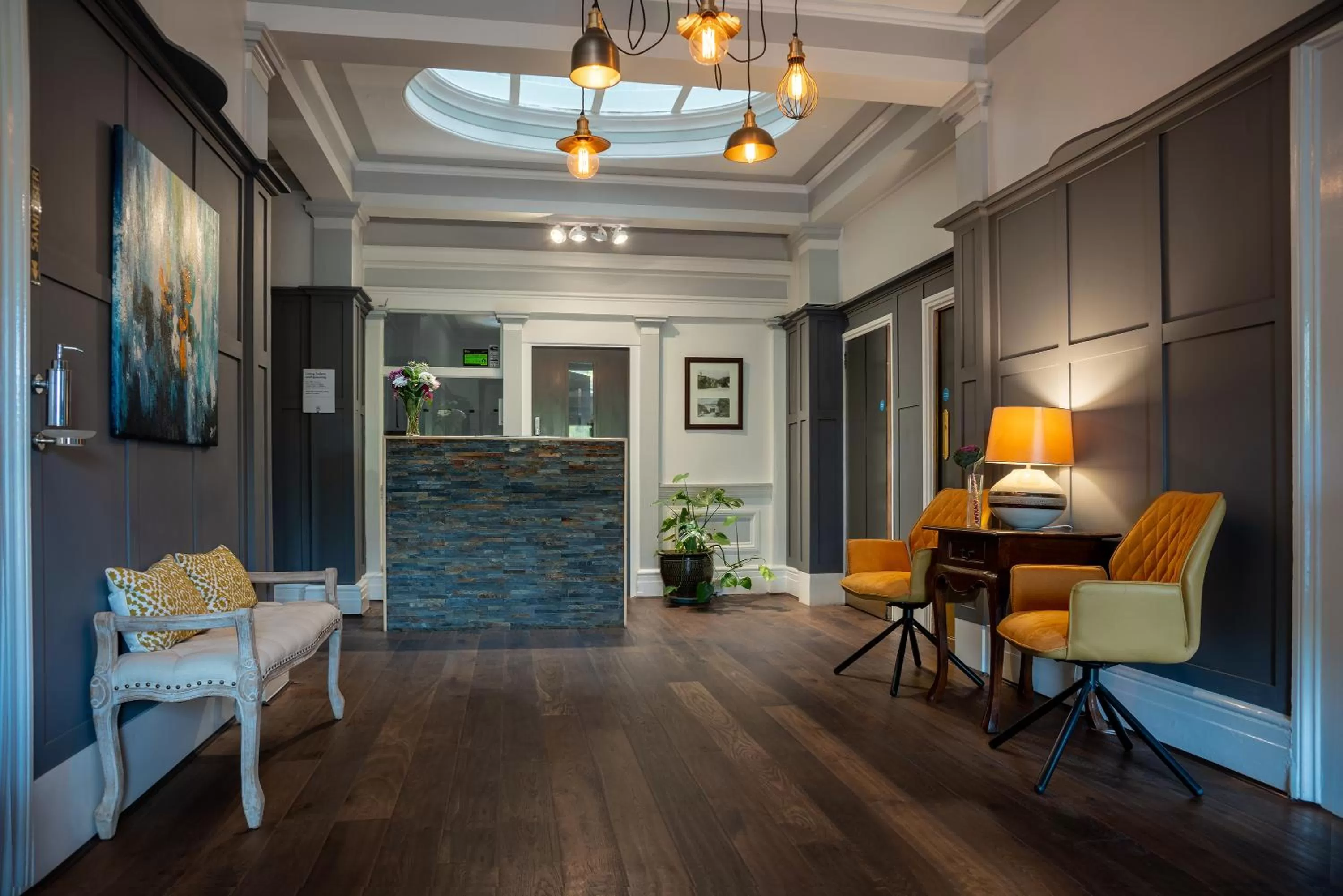 Lobby or reception, Seating Area in The Walnut Tree Inn